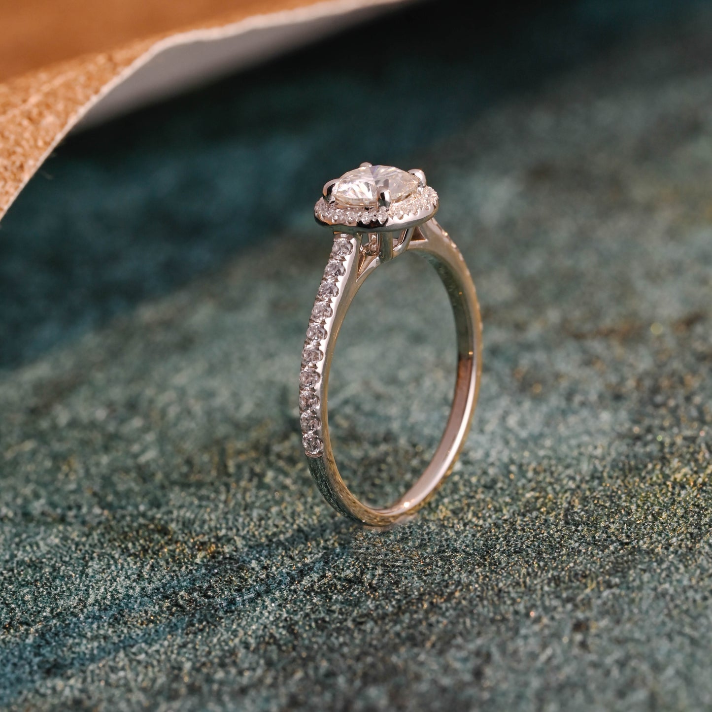 round-cut-lab-grown-diamond-engagement-wedding-ring