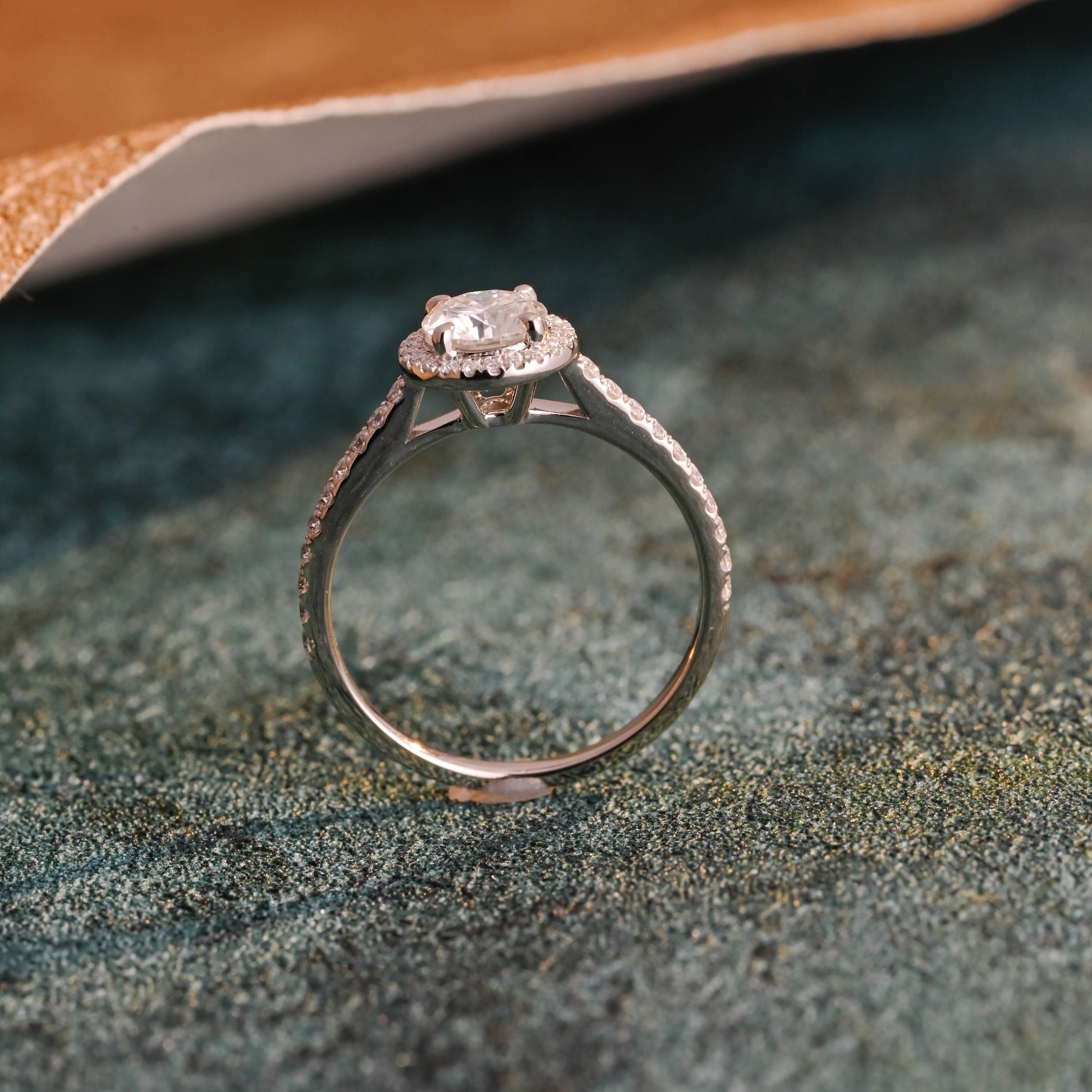 round-cut-lab-grown-diamond-engagement-wedding-ring