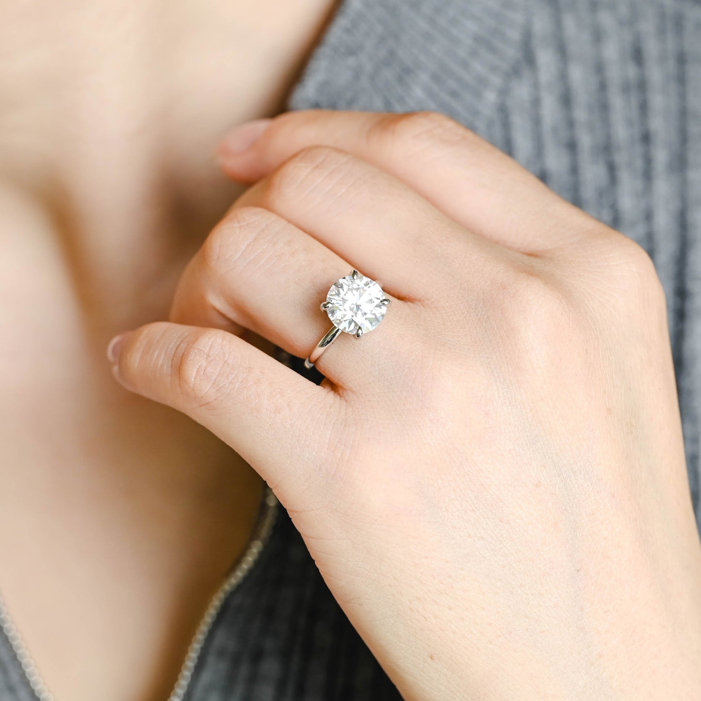 round-cut-lab-grown-diamond-ring-engagement-ring