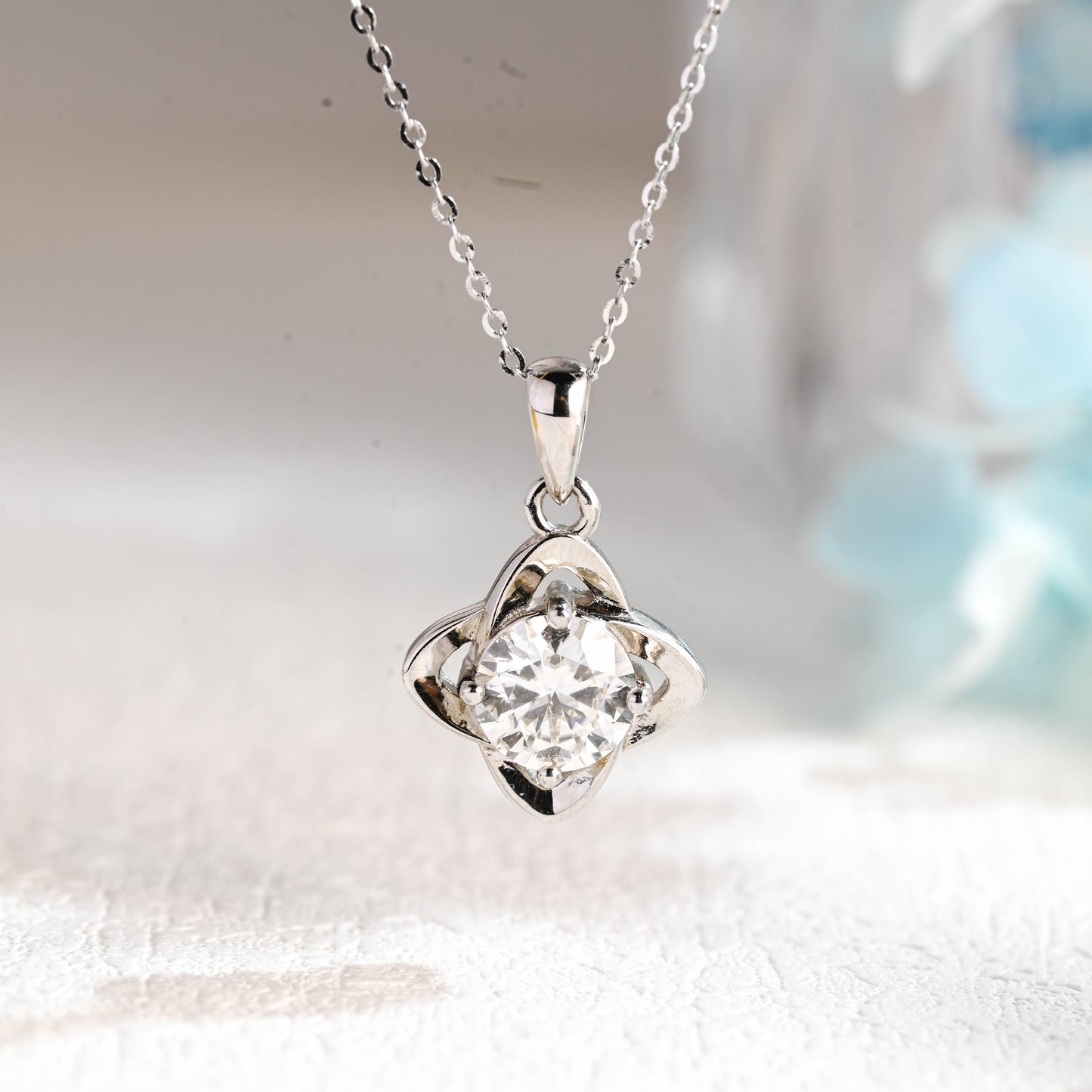 round-cut-moissanite-pendant-clover-necklace