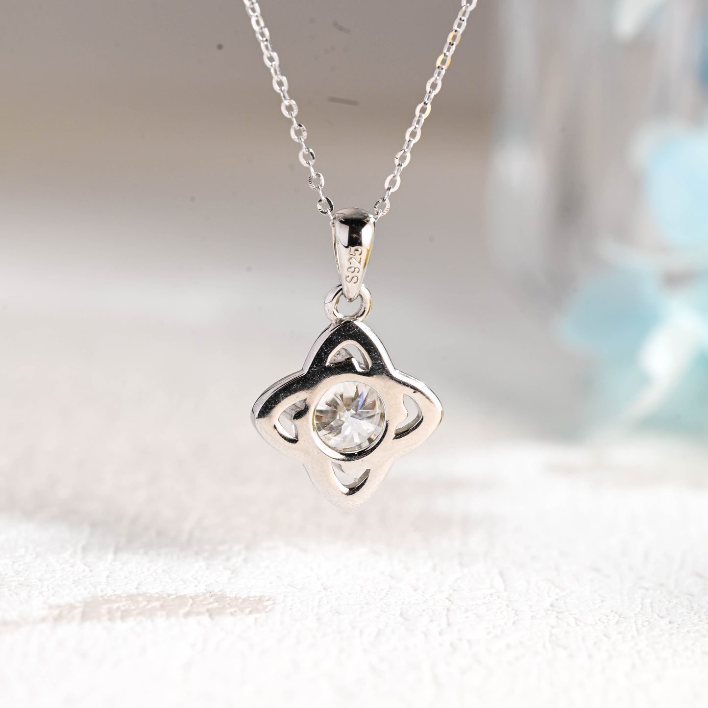 round-cut-moissanite-pendant-clover-necklace