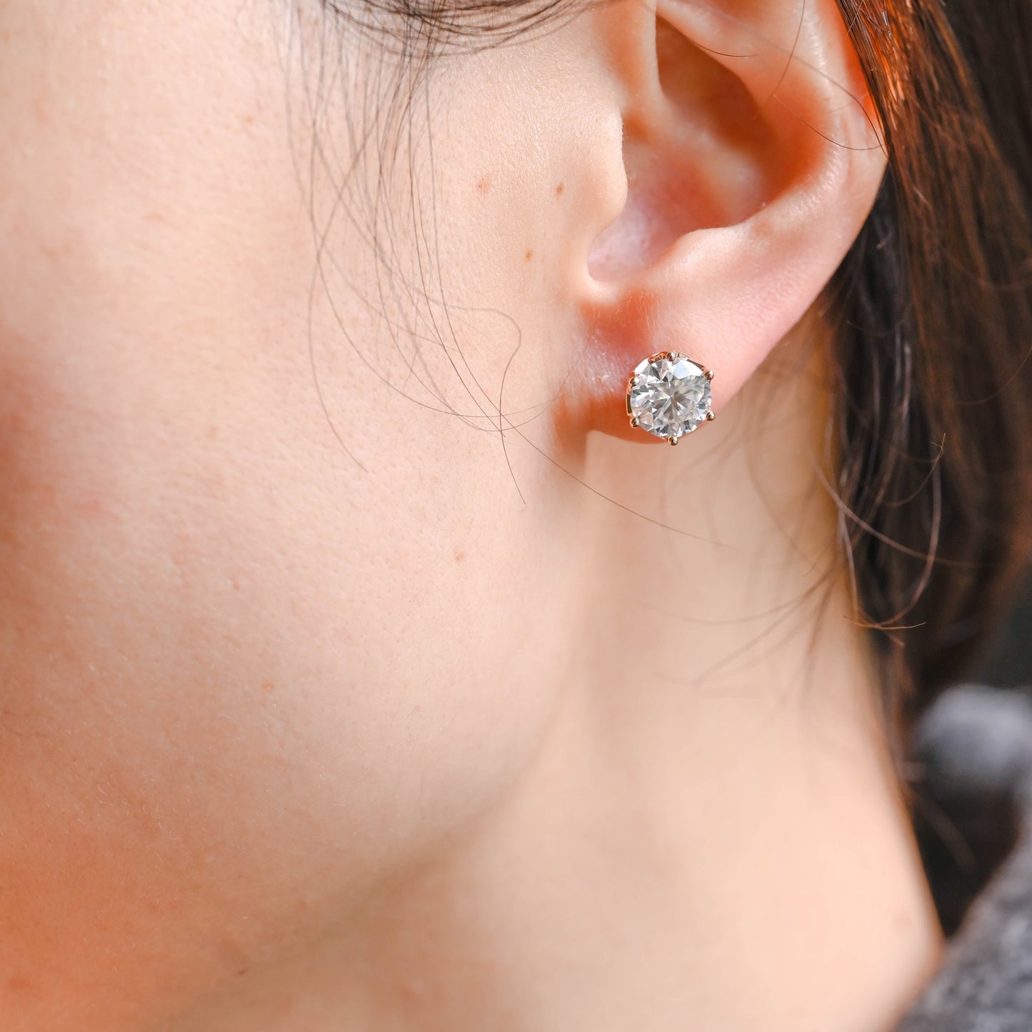 round-cut-moissanite-earring-studs-solitaire-earrings