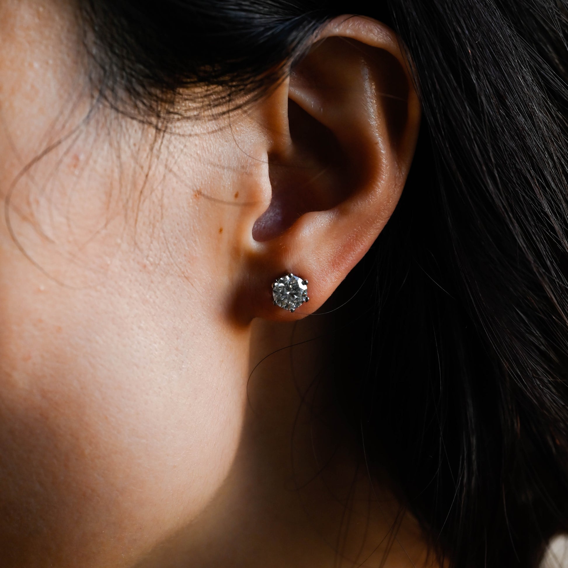 round-cut-moissanite-earring-studs