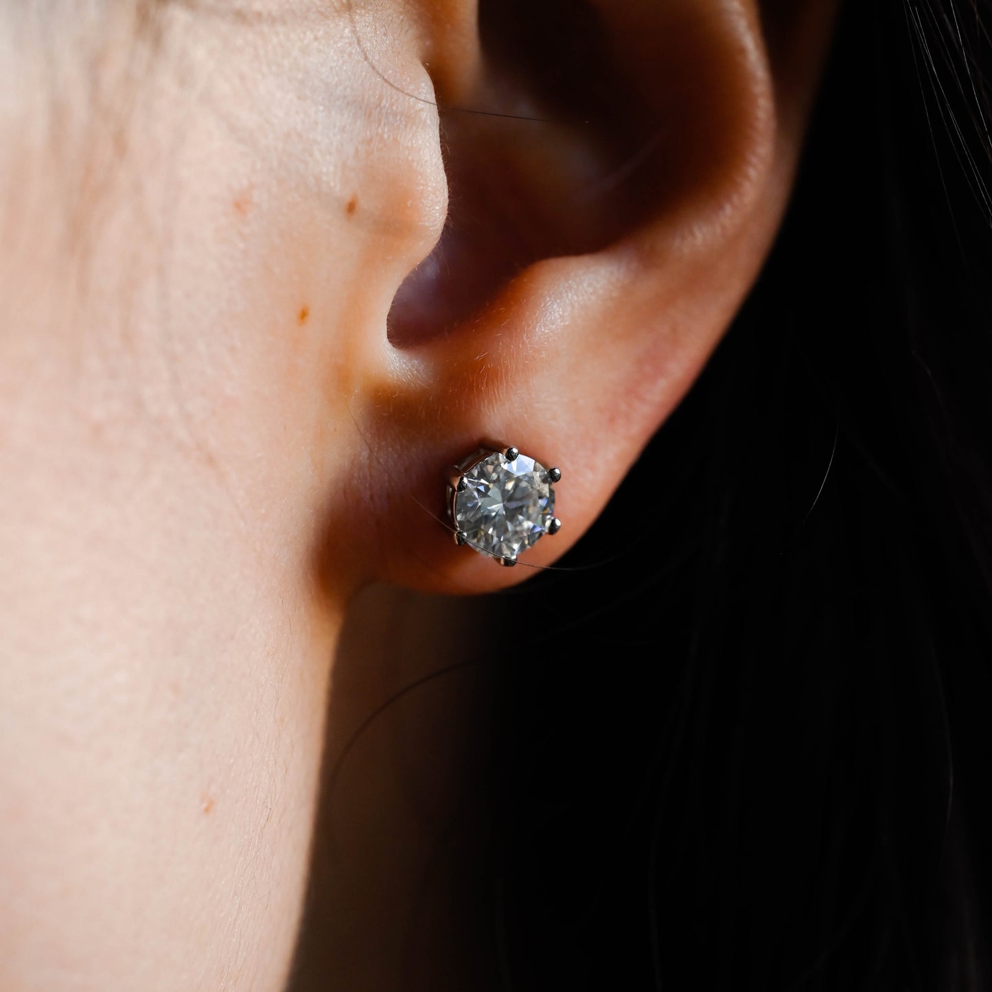 round-cut-moissanite-earring-studs