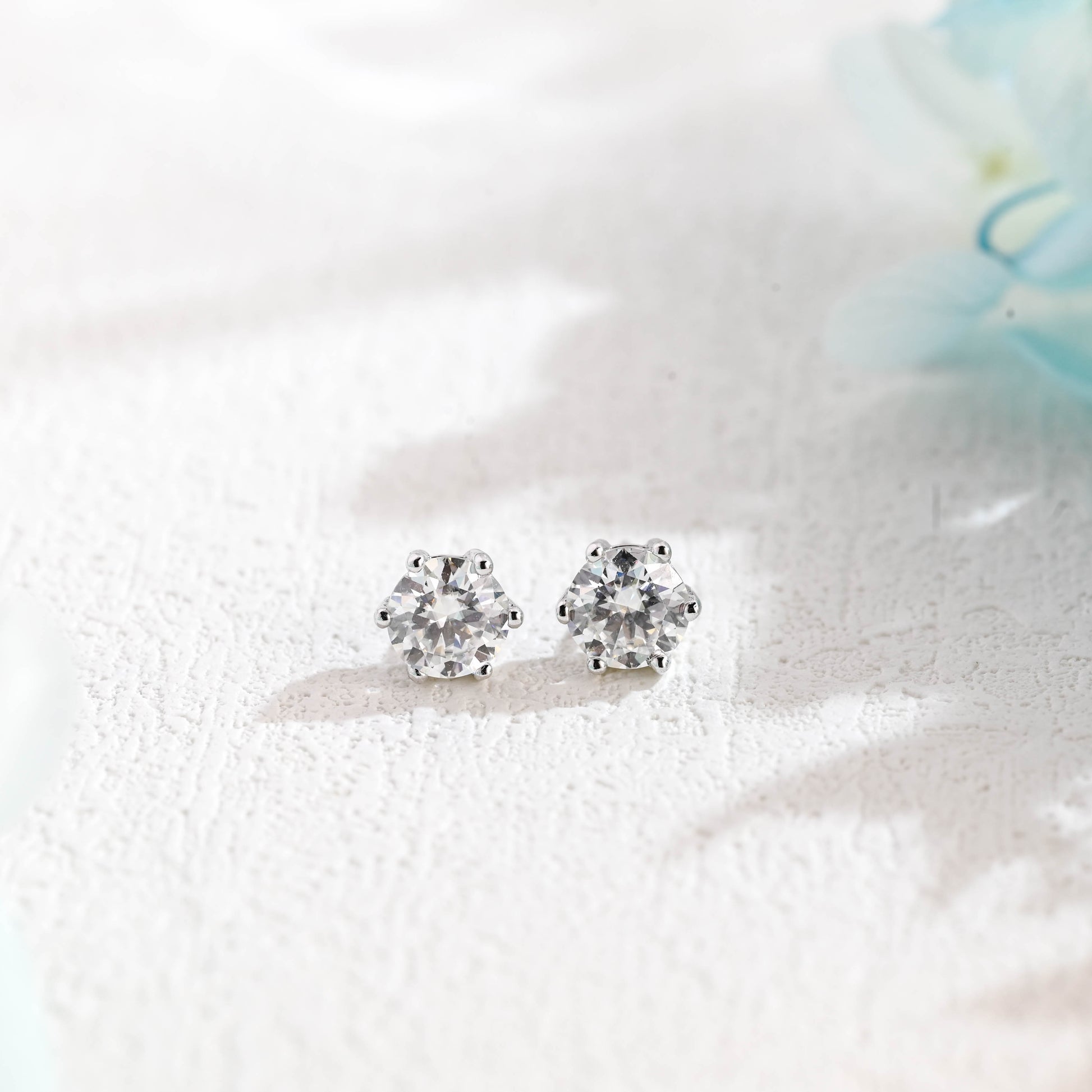 round-cut-moissanite-earring-studs