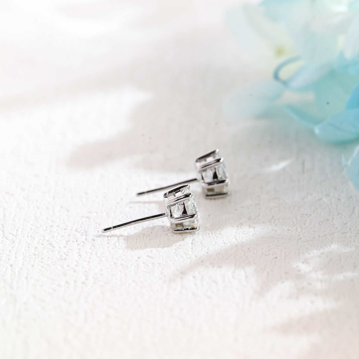 round-cut-moissanite-earring-studs