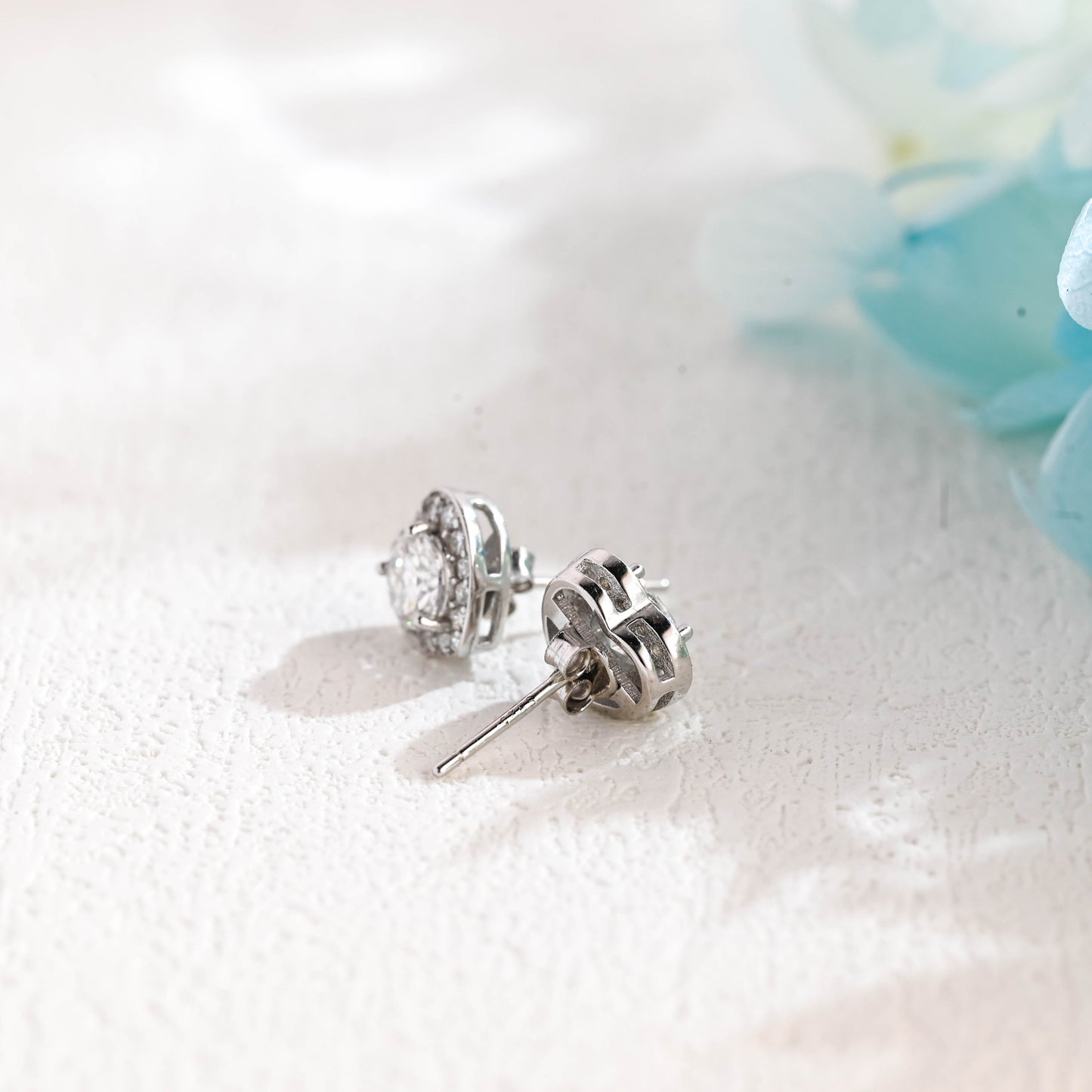 round-cut-heart-shaped-moissanite-earring-studs-romantic-earrings