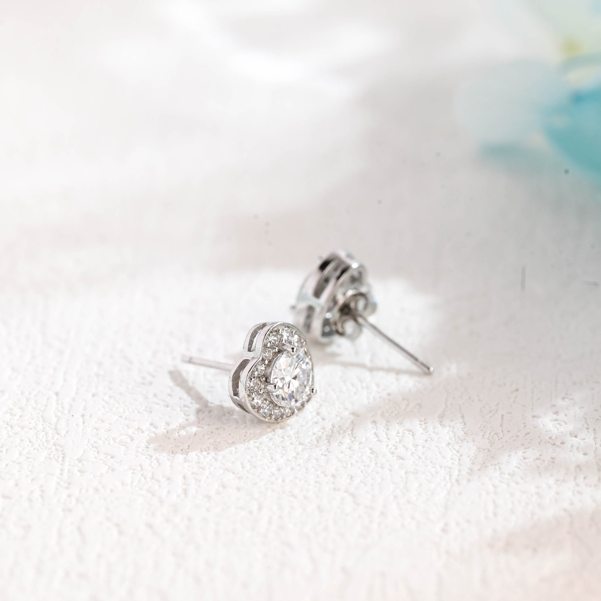 round-cut-heart-shaped-moissanite-earring-studs-romantic-earrings