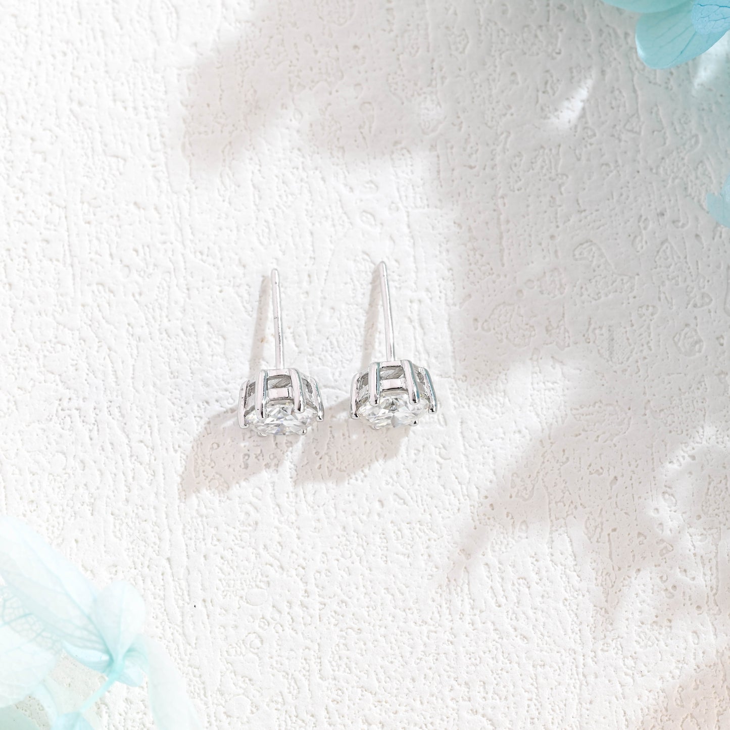 round-cut-moissanite-earring-studs