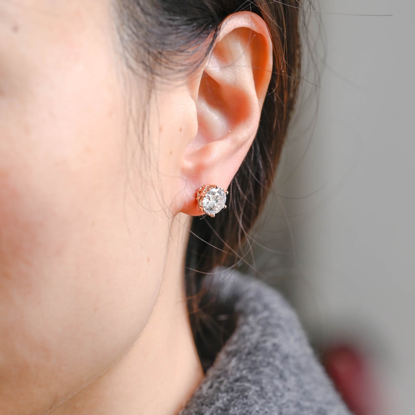 round-cut-moissanite-earring-studs-solitaire-earrings