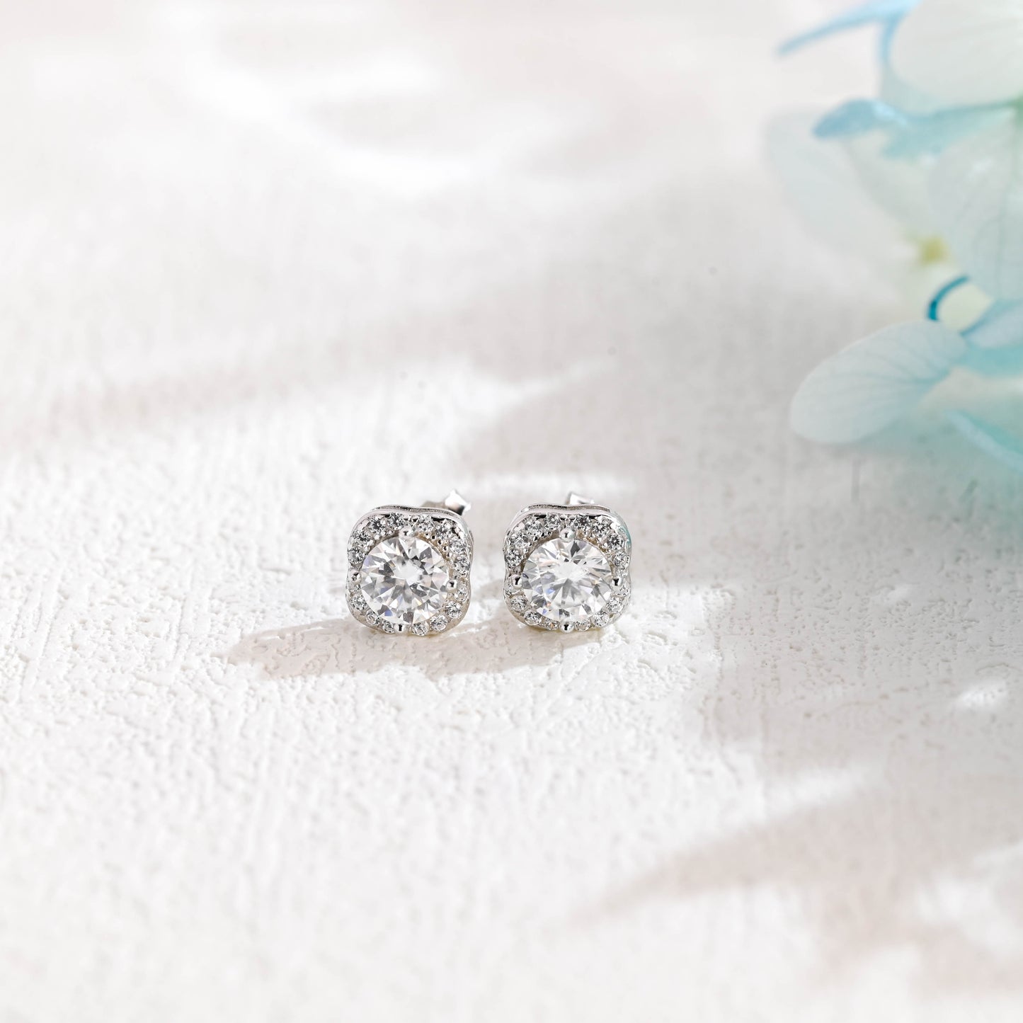 four-leaf -clover-round-cut-moissanite-earrings-studs