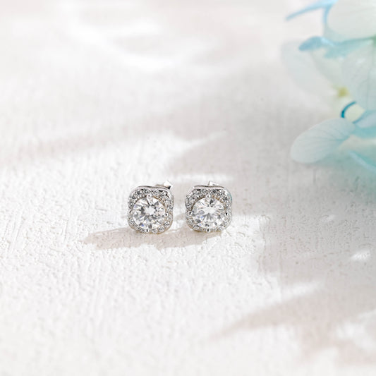 four-leaf -clover-round-cut-moissanite-earrings-studs