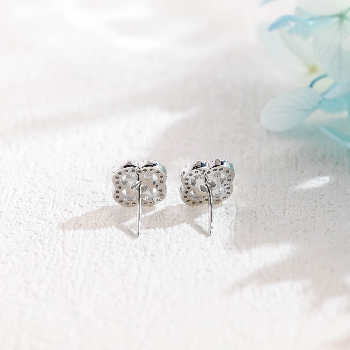 round-cut-moissanite-earrings-clover-inspired-studs