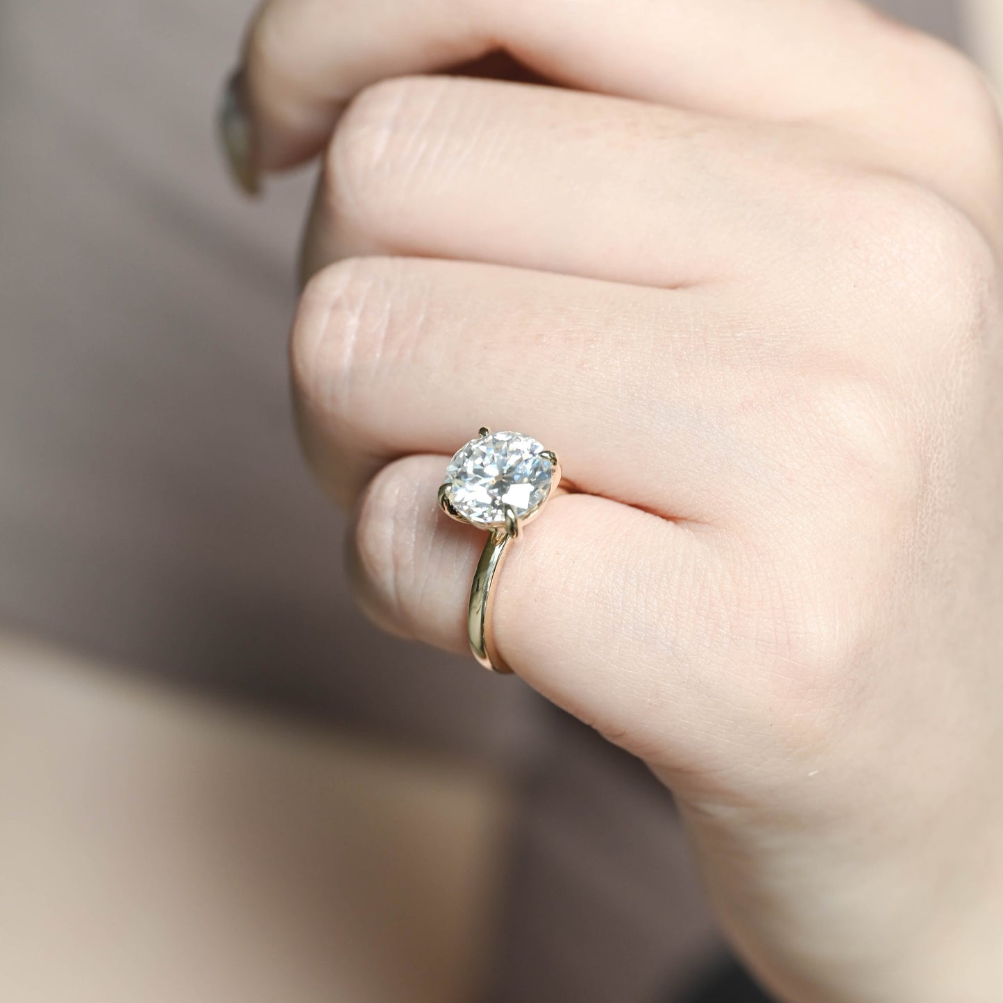 round-cut-moissanite-wedding-ring-simple-engagement-ring-minimalist-ring