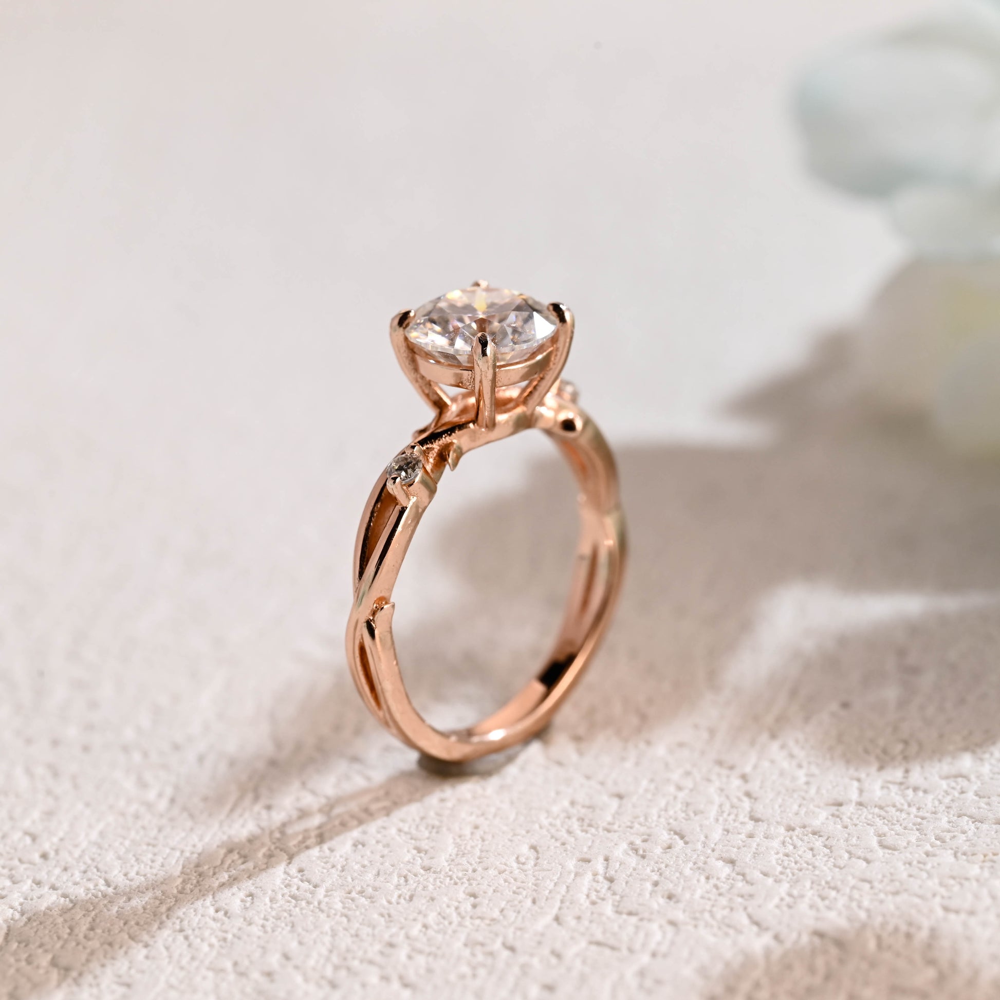 round-cut-moissanite-wedding-ring-engagement-ring