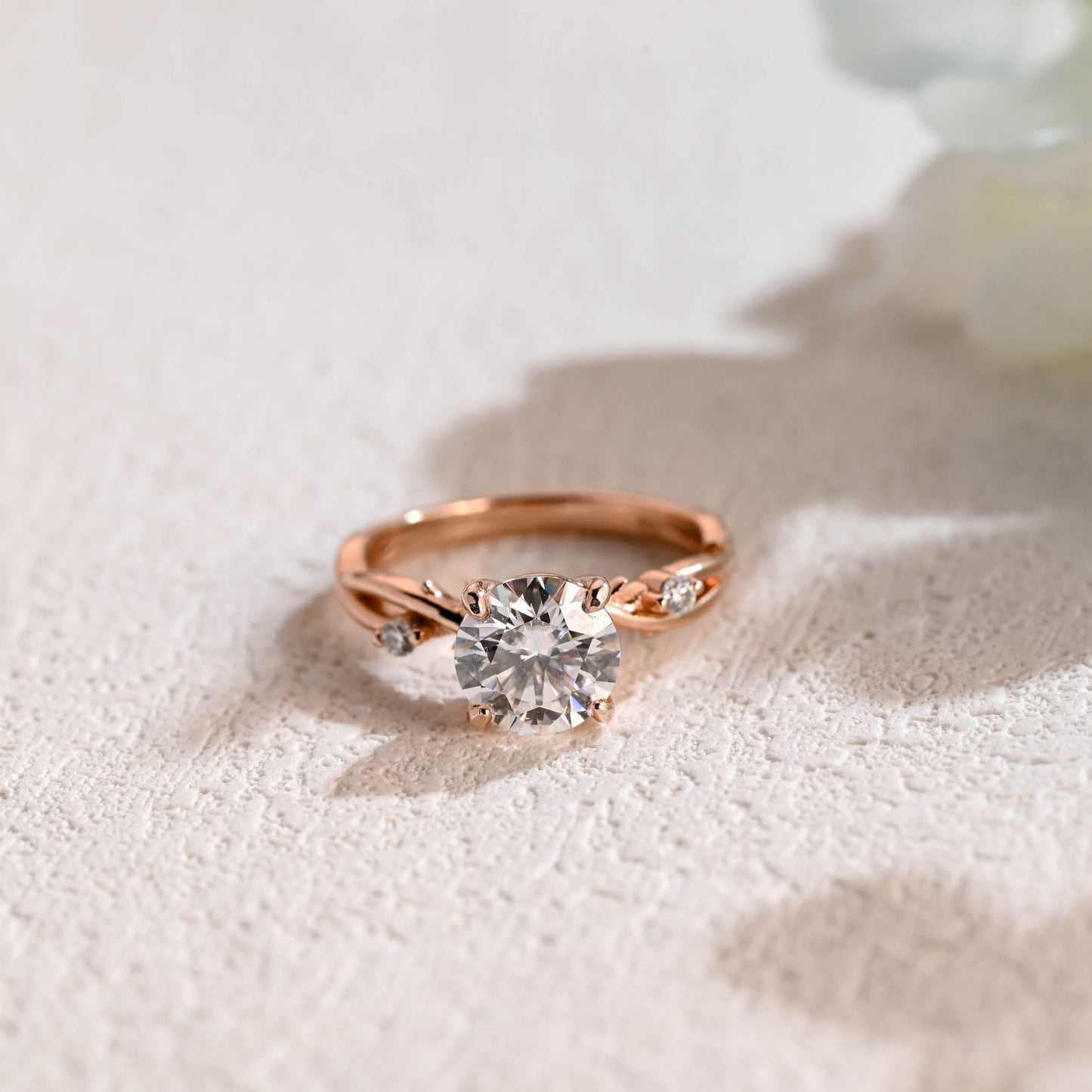 round-cut-moissanite-wedding-ring-engagement-ring