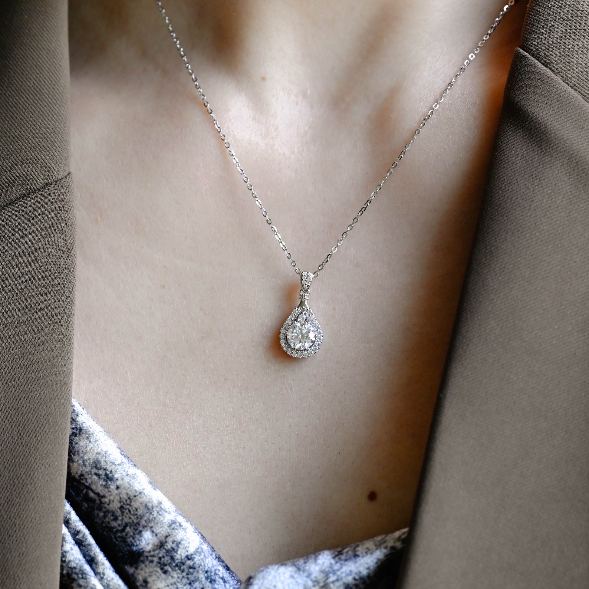 round-cut-moissanite-pendant-tear-drop-necklace