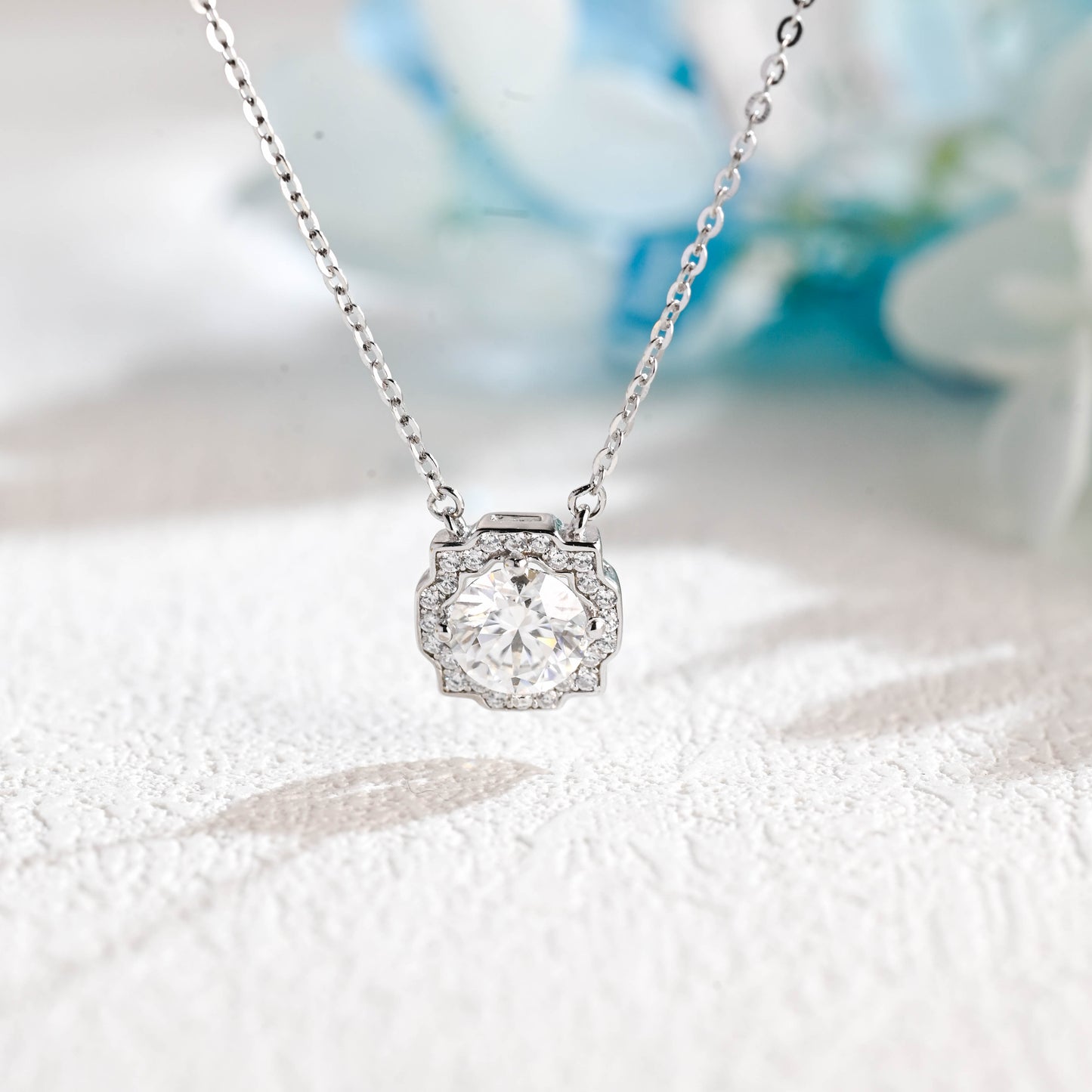 round-cut-moissanite-necklace-pendant