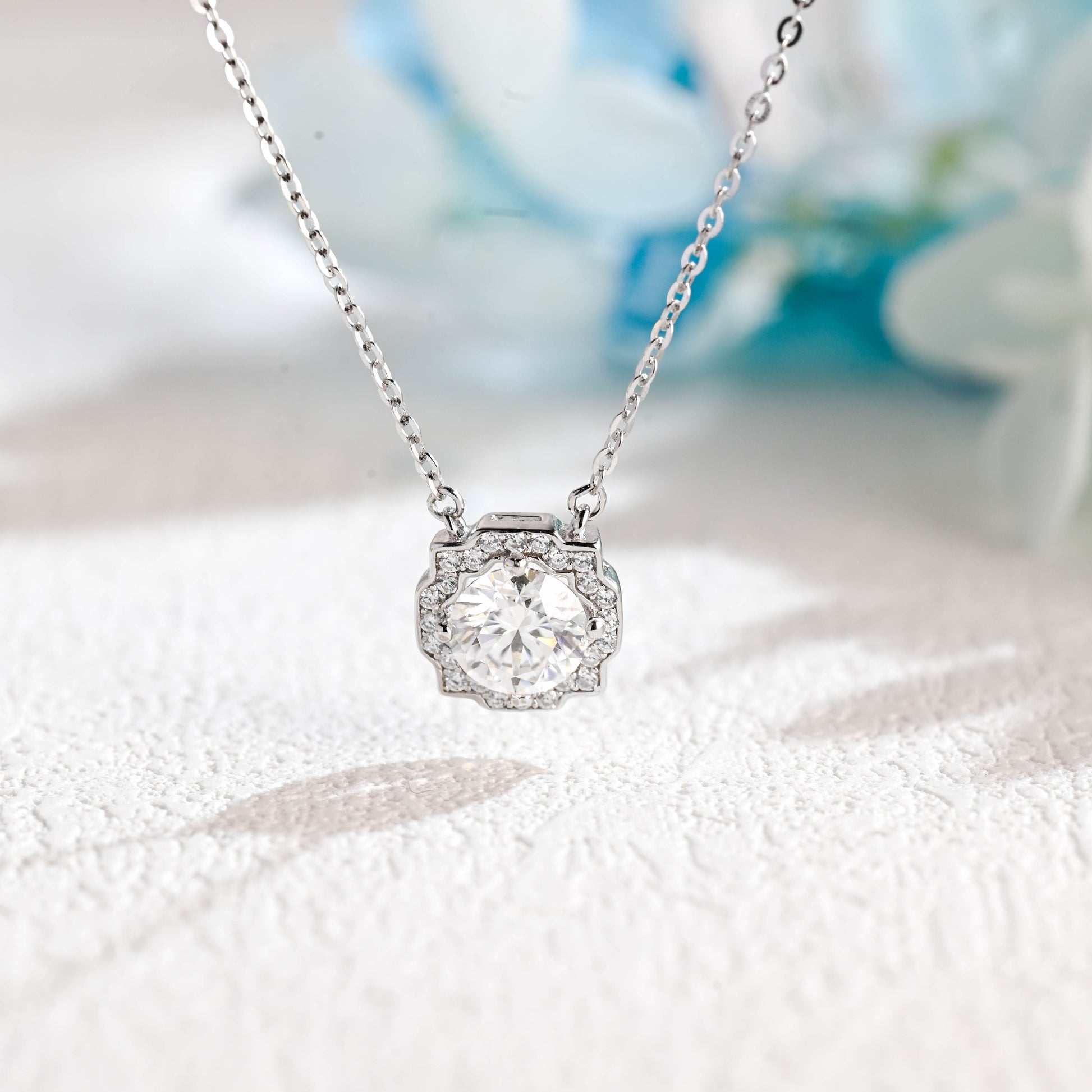 round-cut-moissanite-necklace-pendant