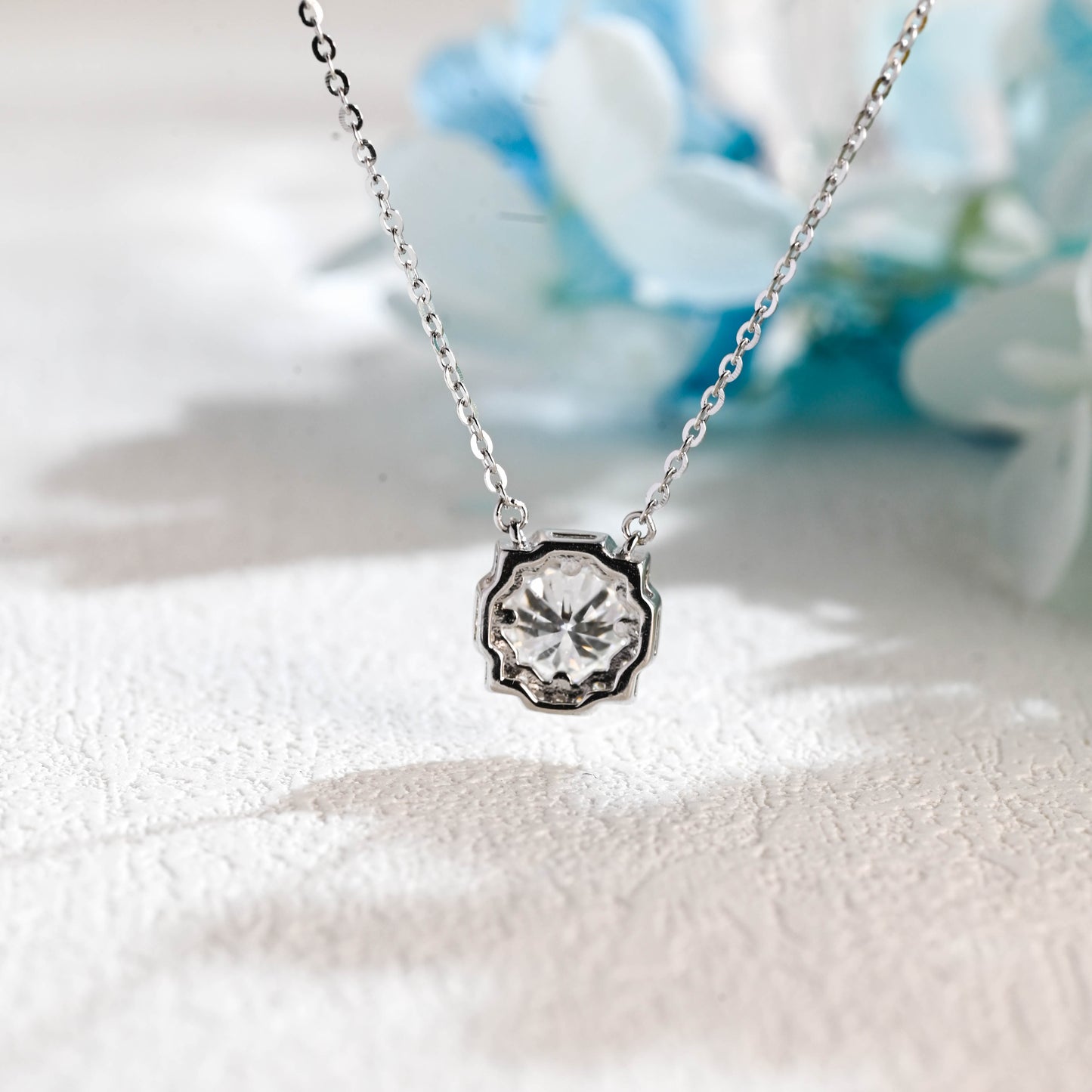 round-cut-moissanite-necklace-pendant