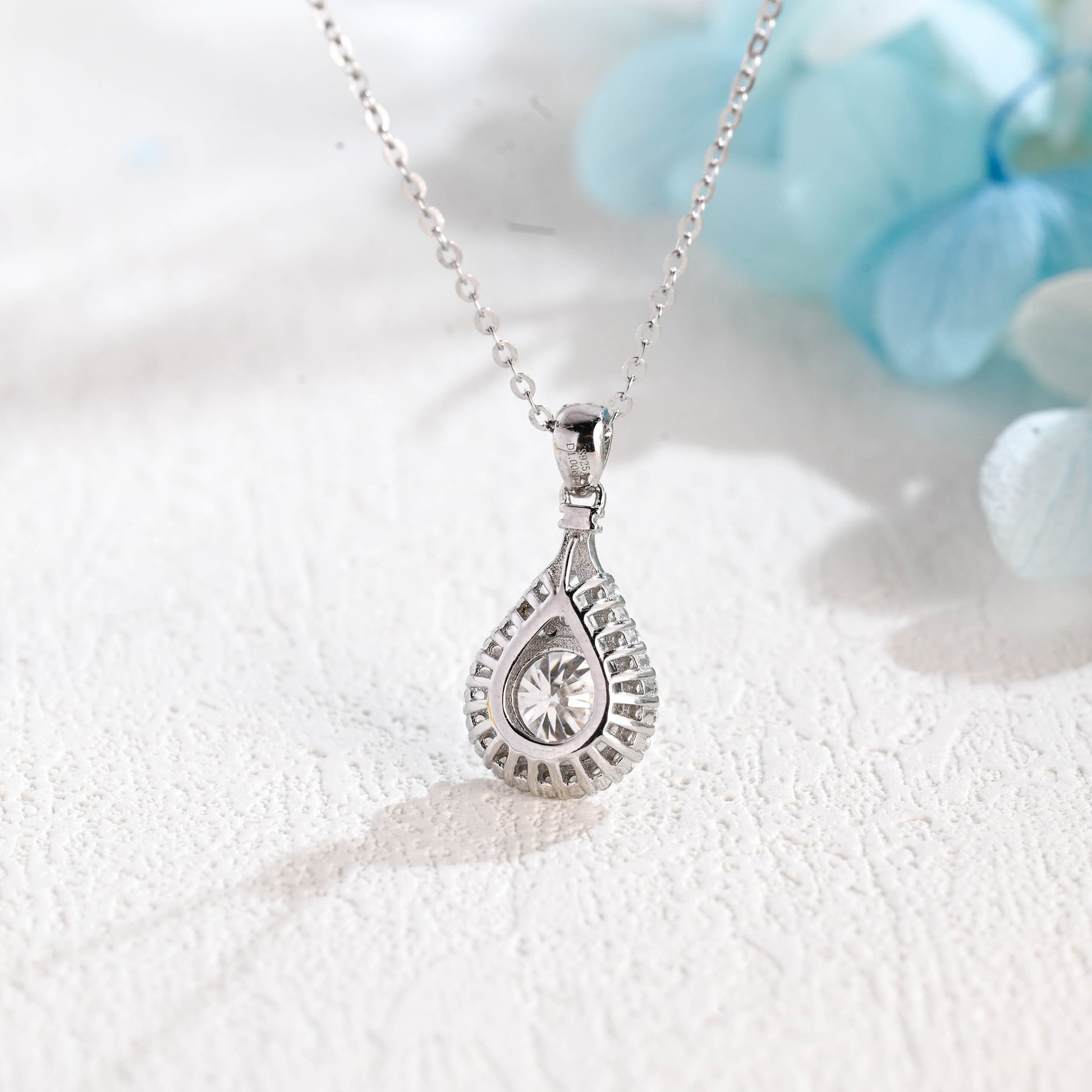 round-cut-moissanite-pendant-tear-drop-necklace