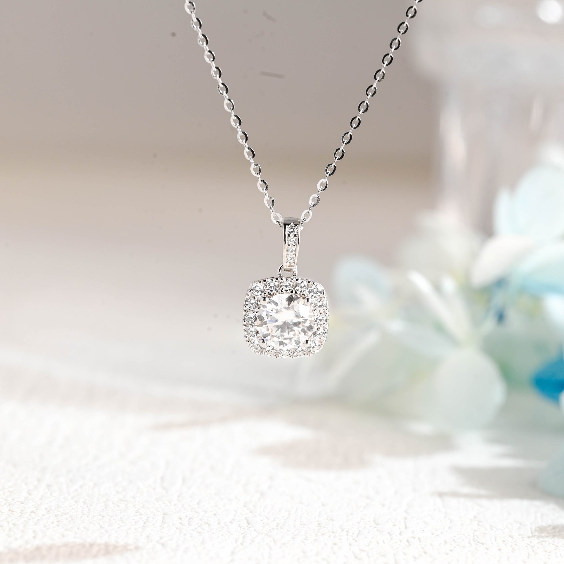 round-cut-vintage-style-moissanite-pendant-necklace