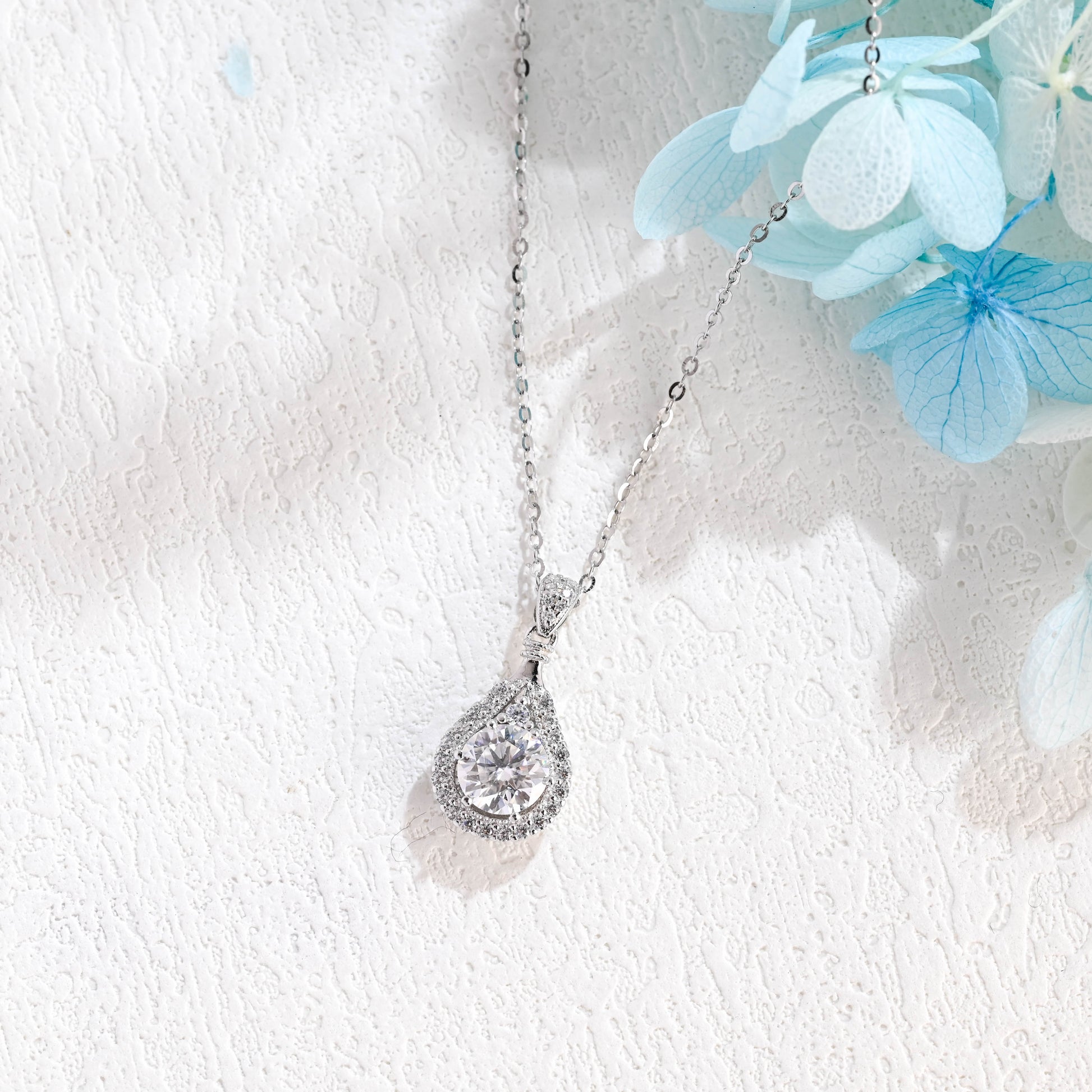 round-cut-moissanite-pendant-tear-drop-necklace