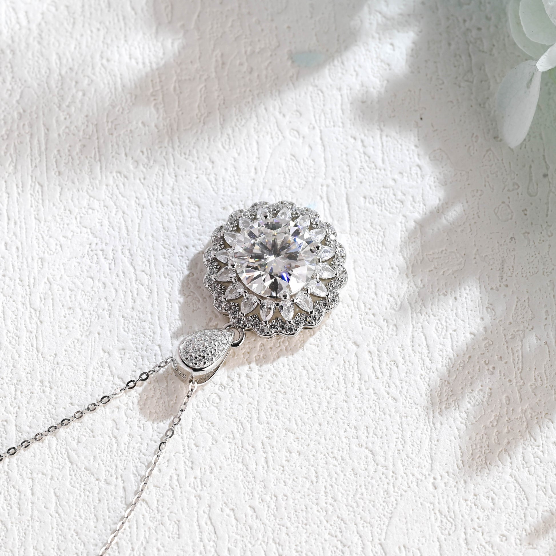 round-cut-moissanite-halo-pendant-vintage-style-necklace