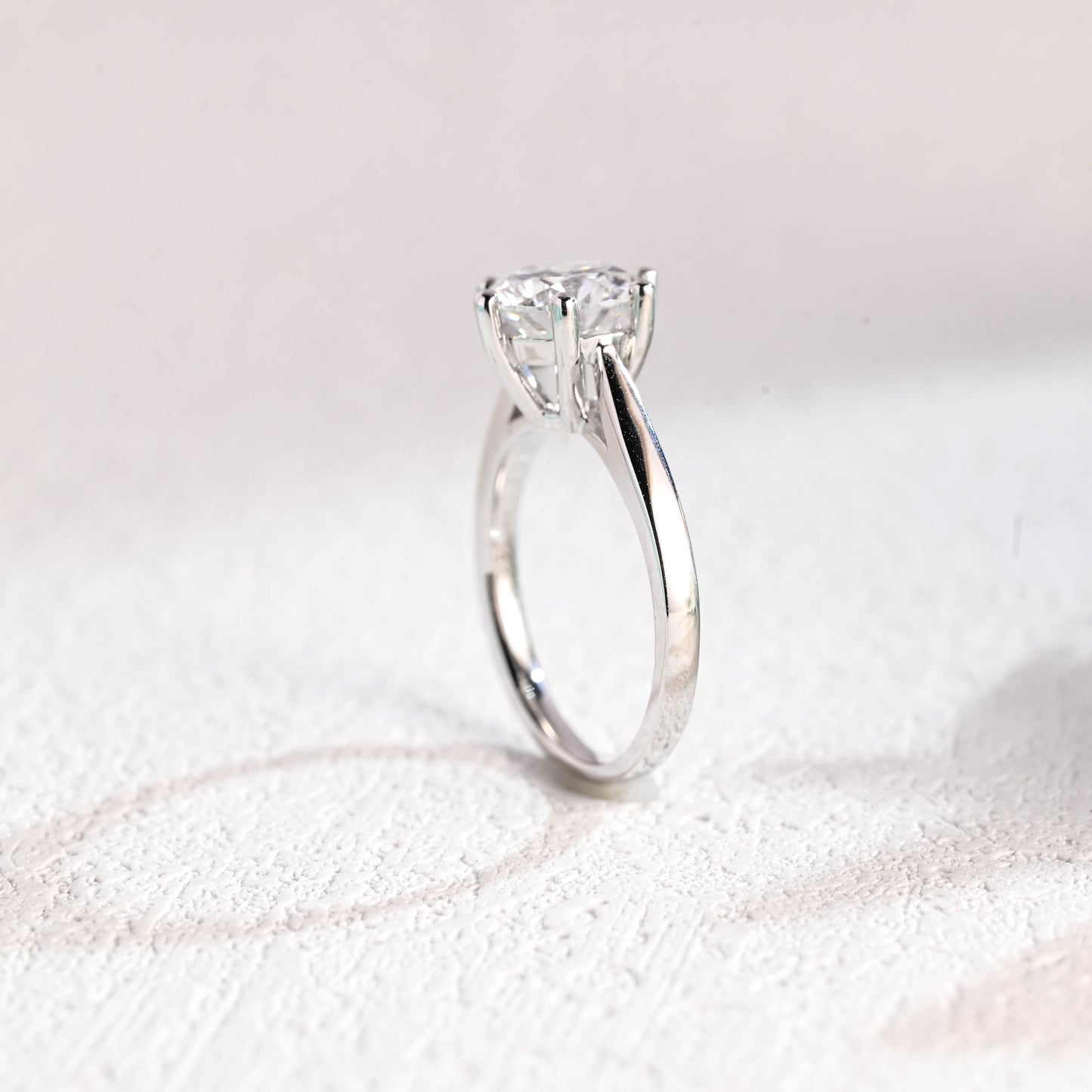 round-cut-moissanite-wedding-ring-solitaire-engagement-ring