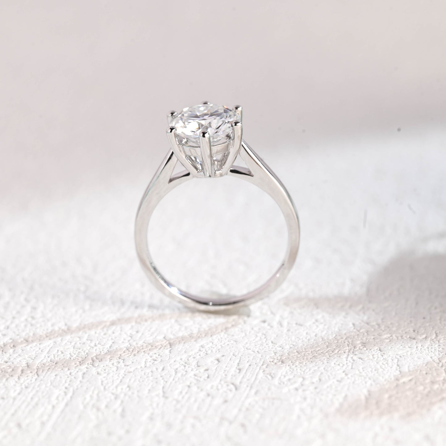 round-cut-moissanite-wedding-ring-solitaire-engagement-ring