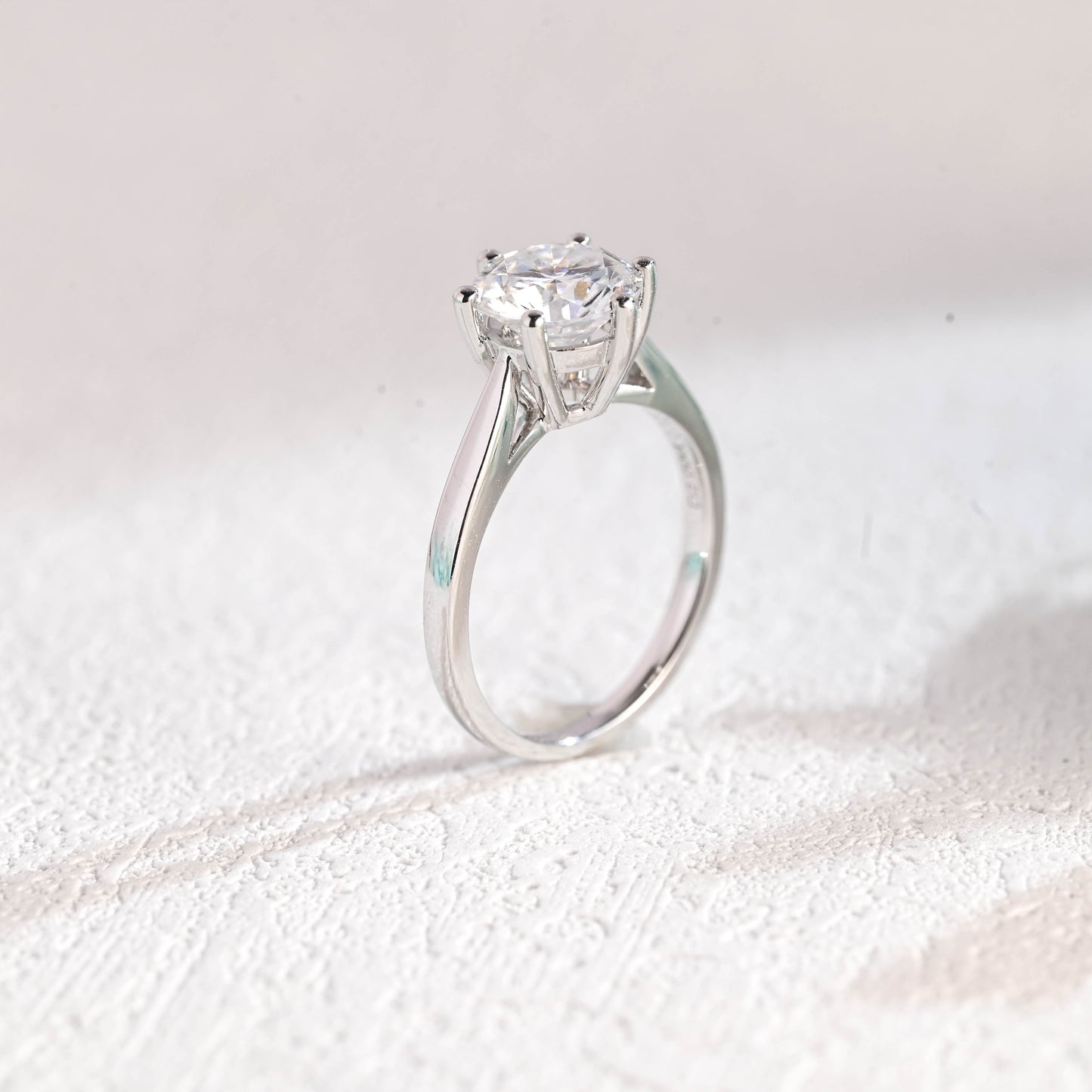 round-cut-moissanite-wedding-ring-solitaire-engagement-ring