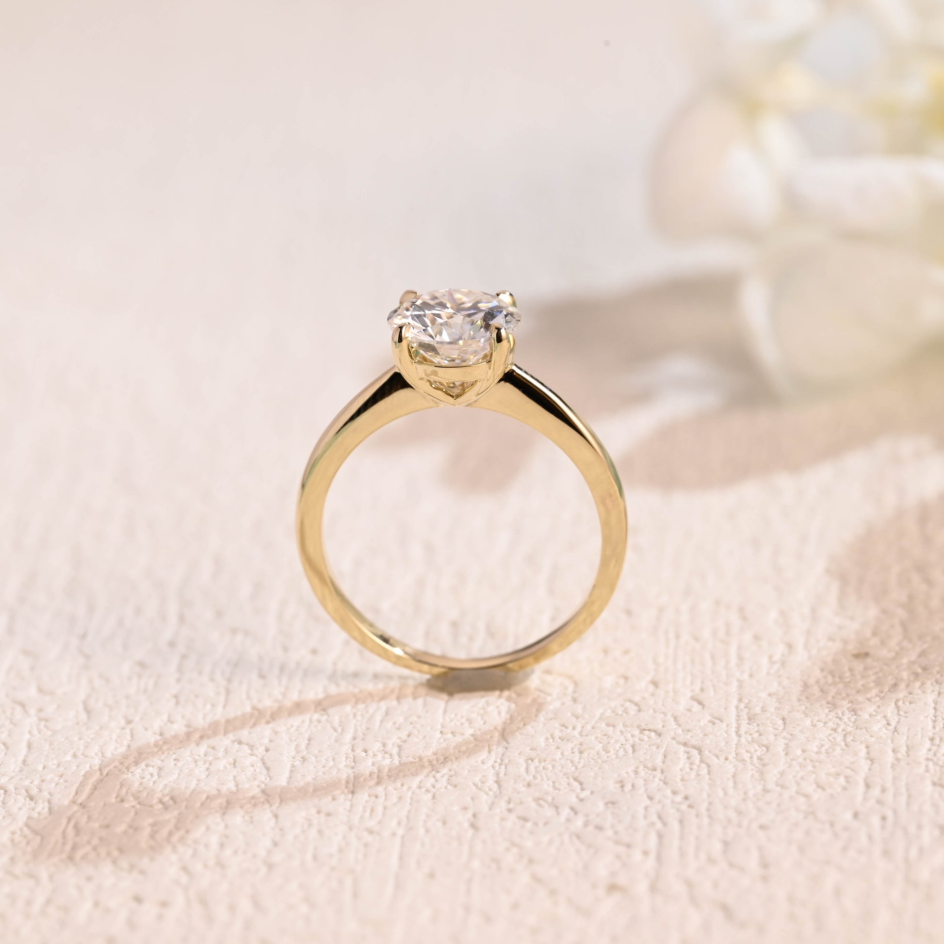 round-cut-moissanite-wedding-ring