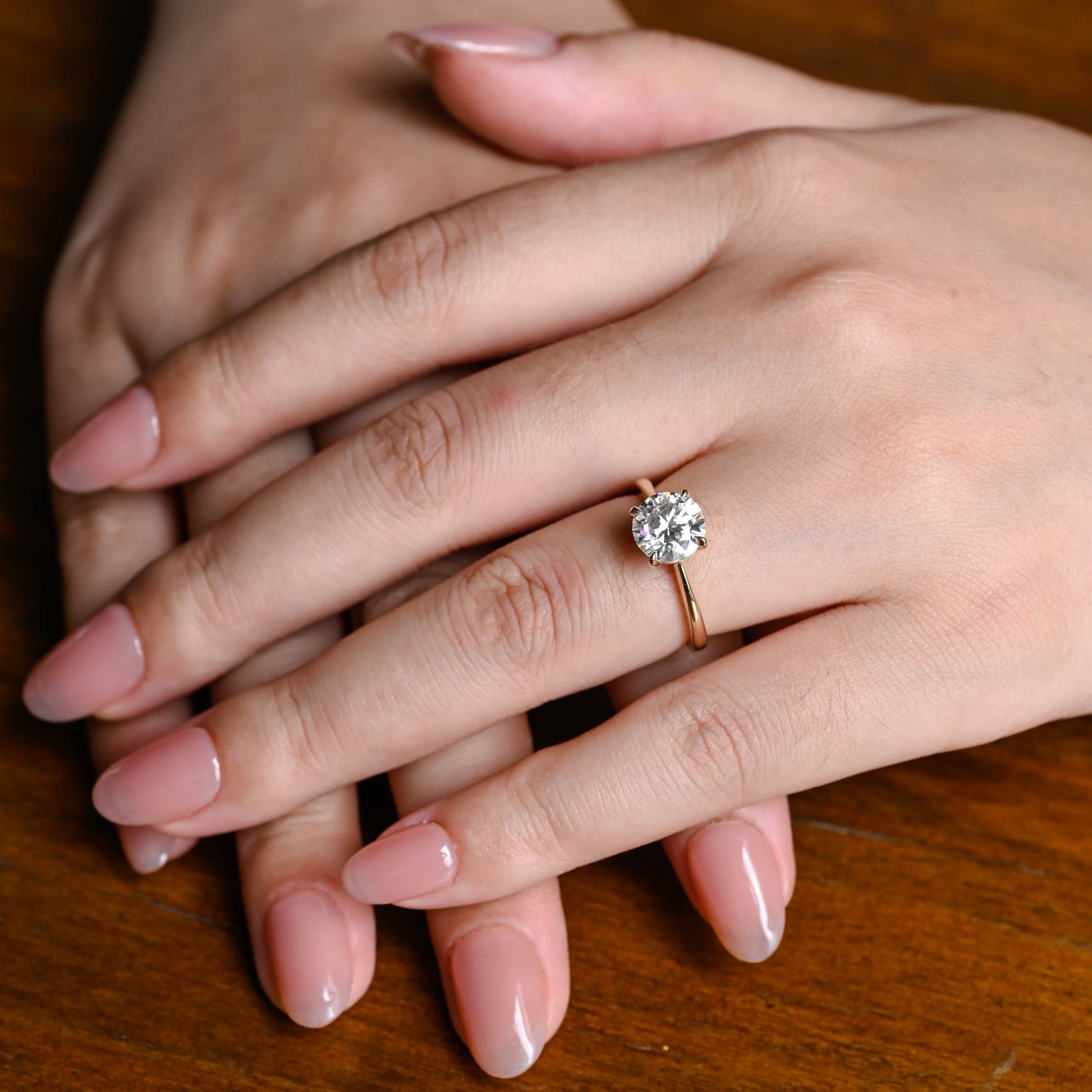 round-cut-moissanite-wedding-ring