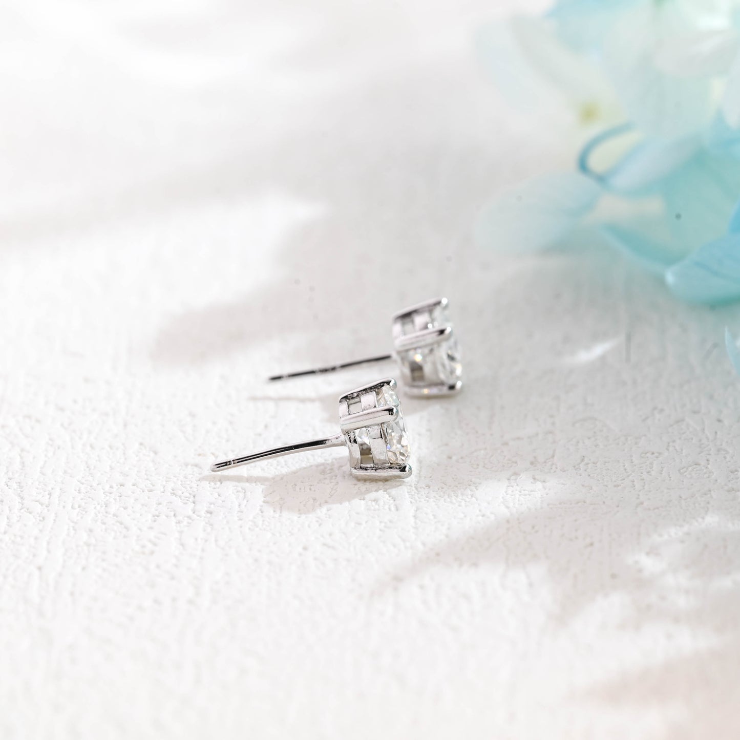 round-cut-moissanite-earrings-simple-style-studs