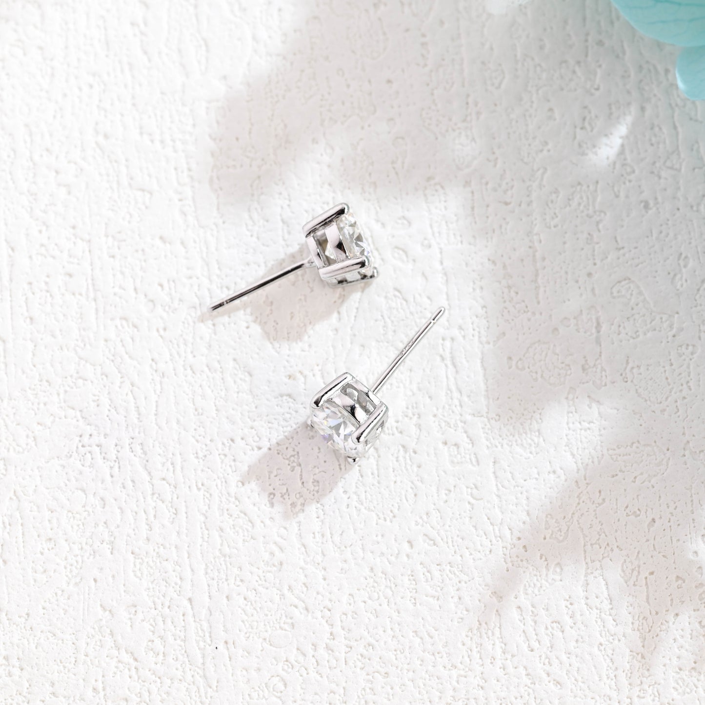 round-cut-moissanite-earrings-simple-style-studs