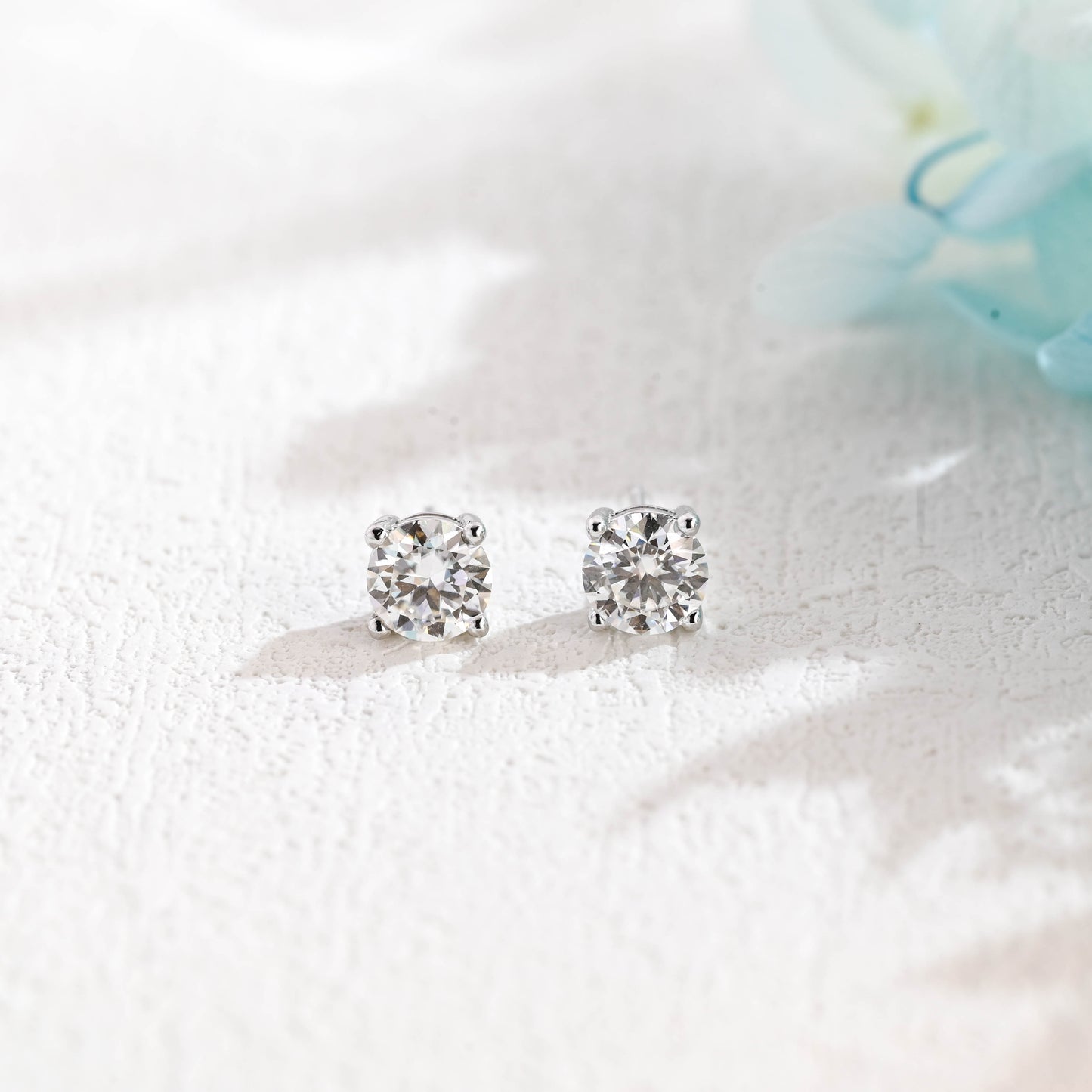 round-cut-moissanite-earrings-simple-style-studs