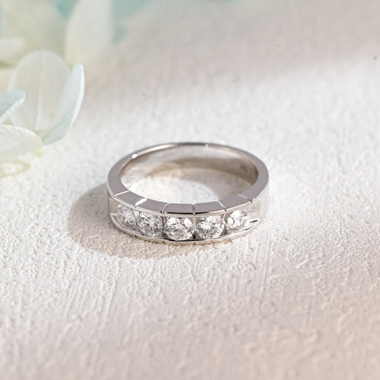 round-cut-moissanite-wedding-band-engagement-ring