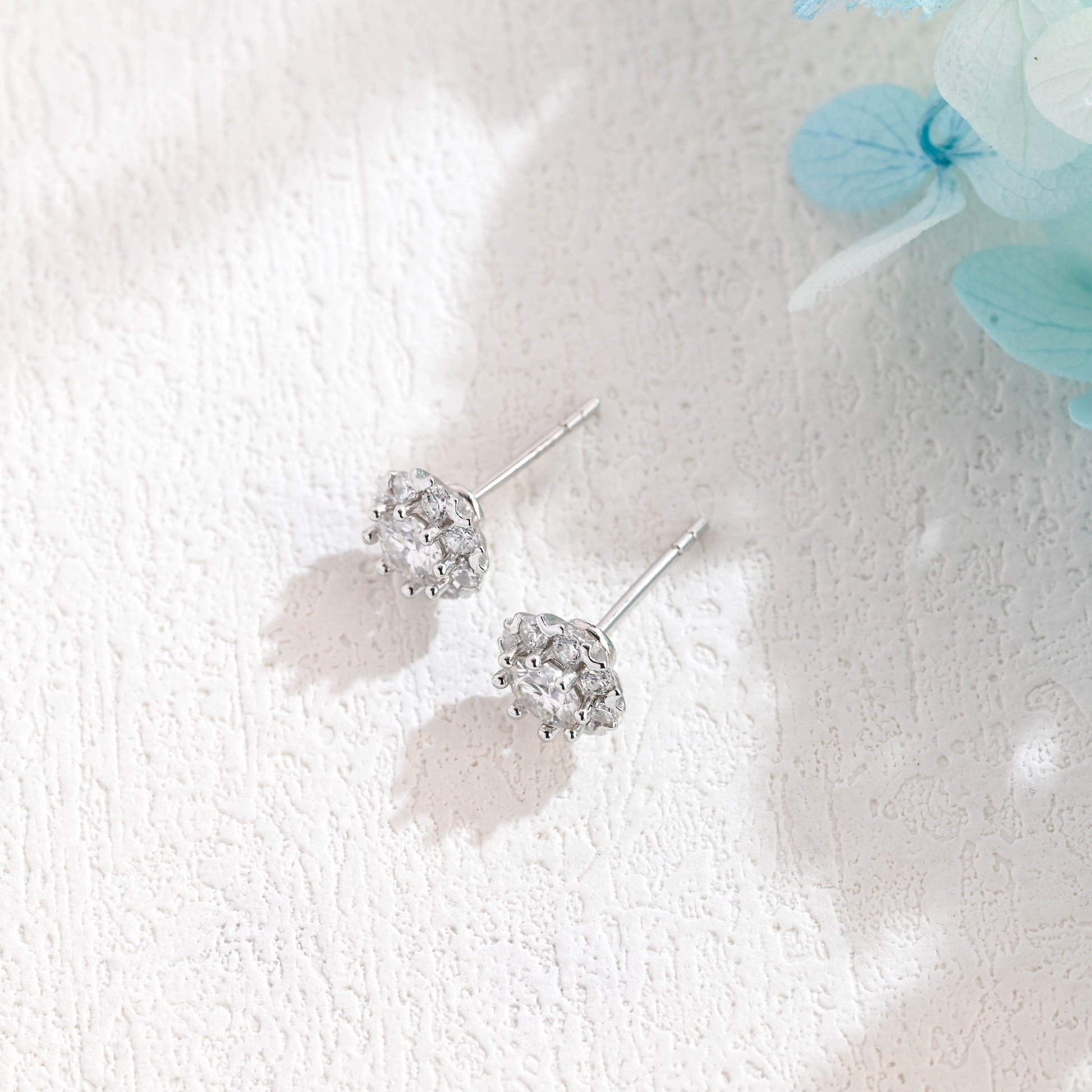 round-cut-snowflake-moissanite-earring-studs