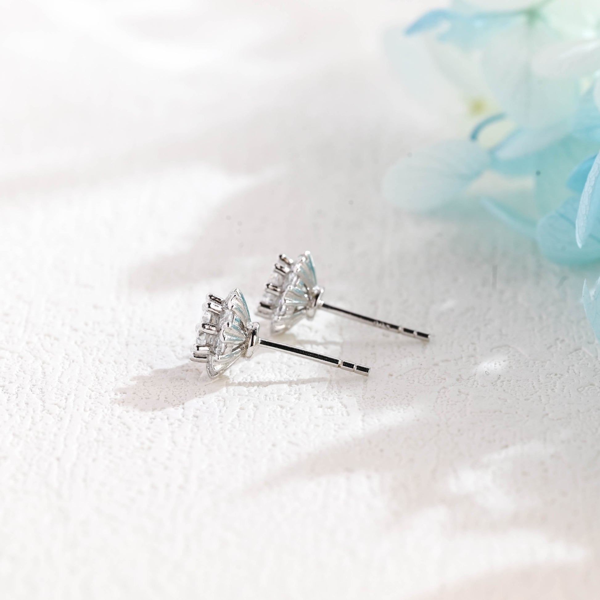 round-cut-snowflake-moissanite-earring-studs