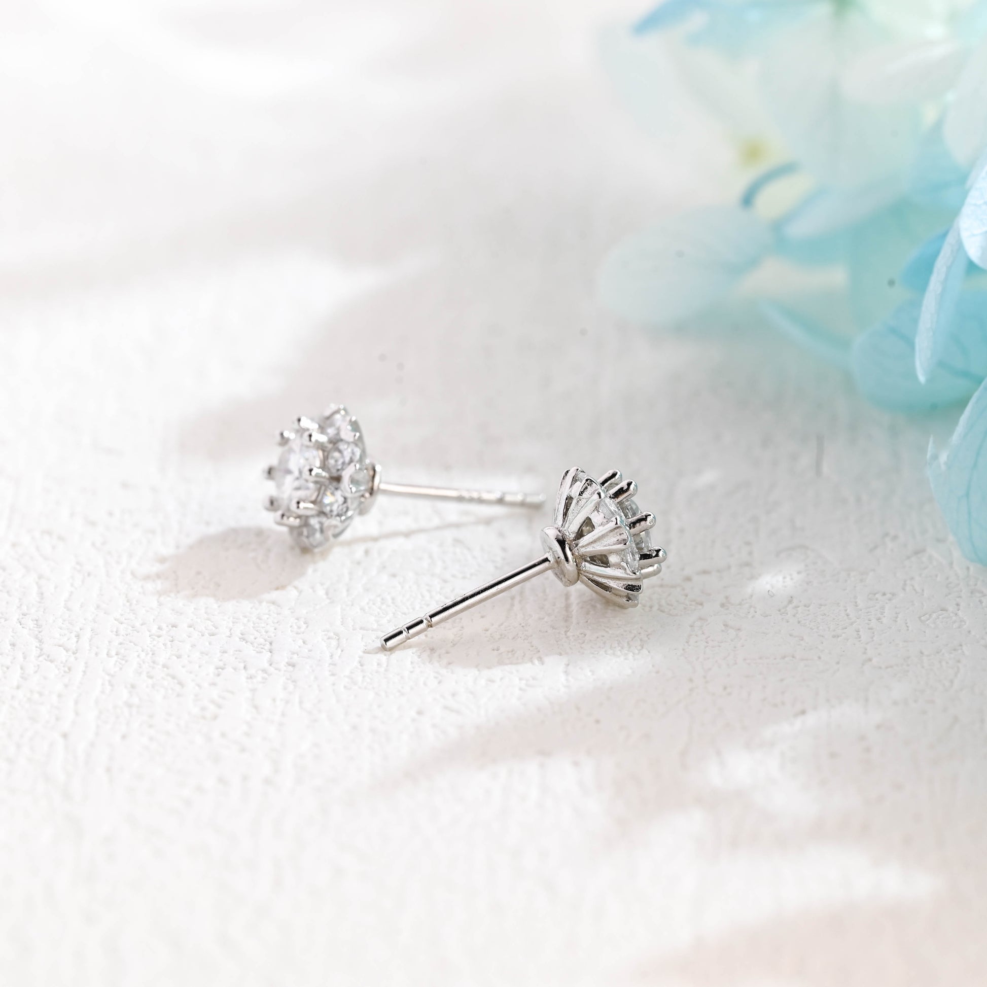 round-cut-snowflake-moissanite-earring-studs