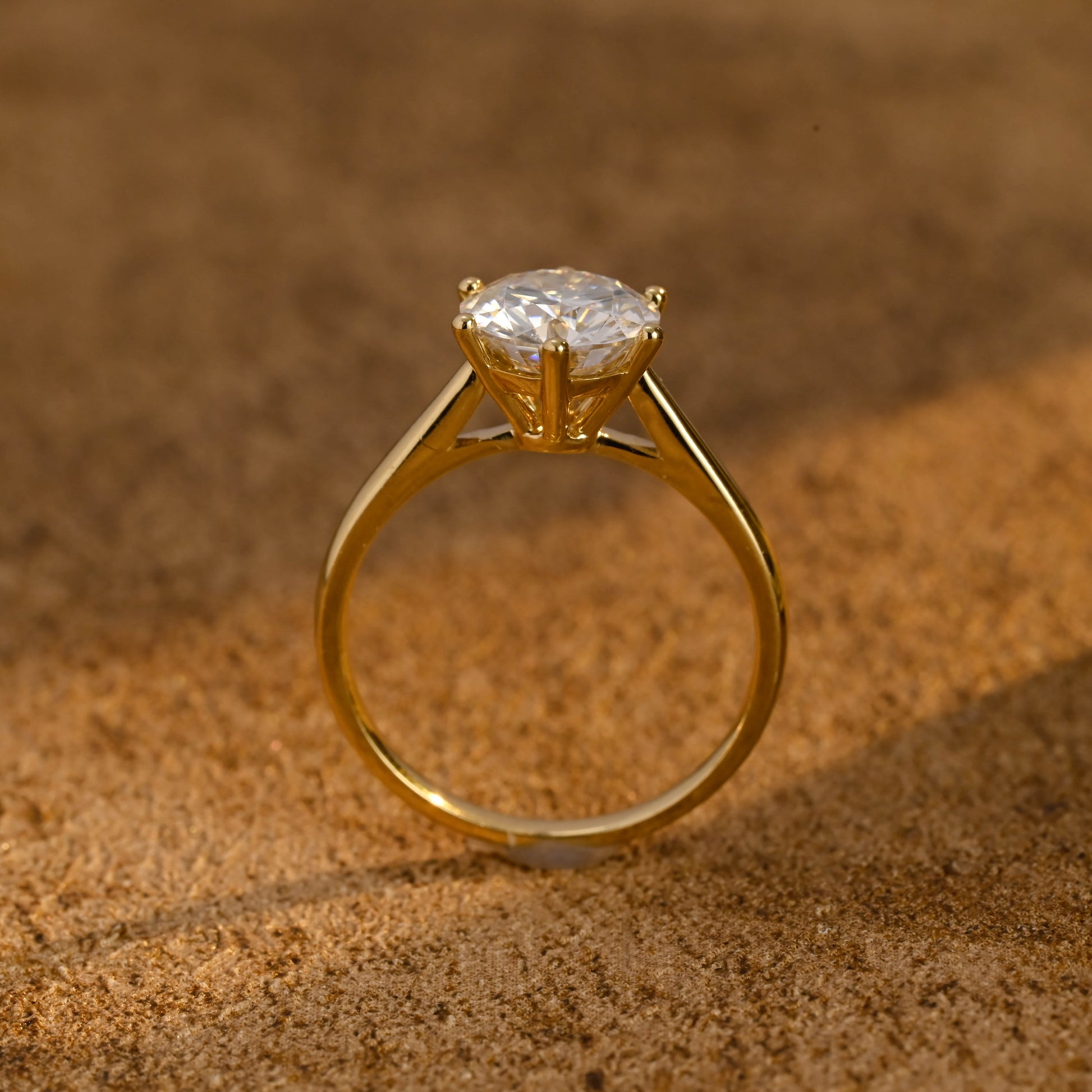 round-cut-lab-grown-diamond-engagement-ring-wedding-ring