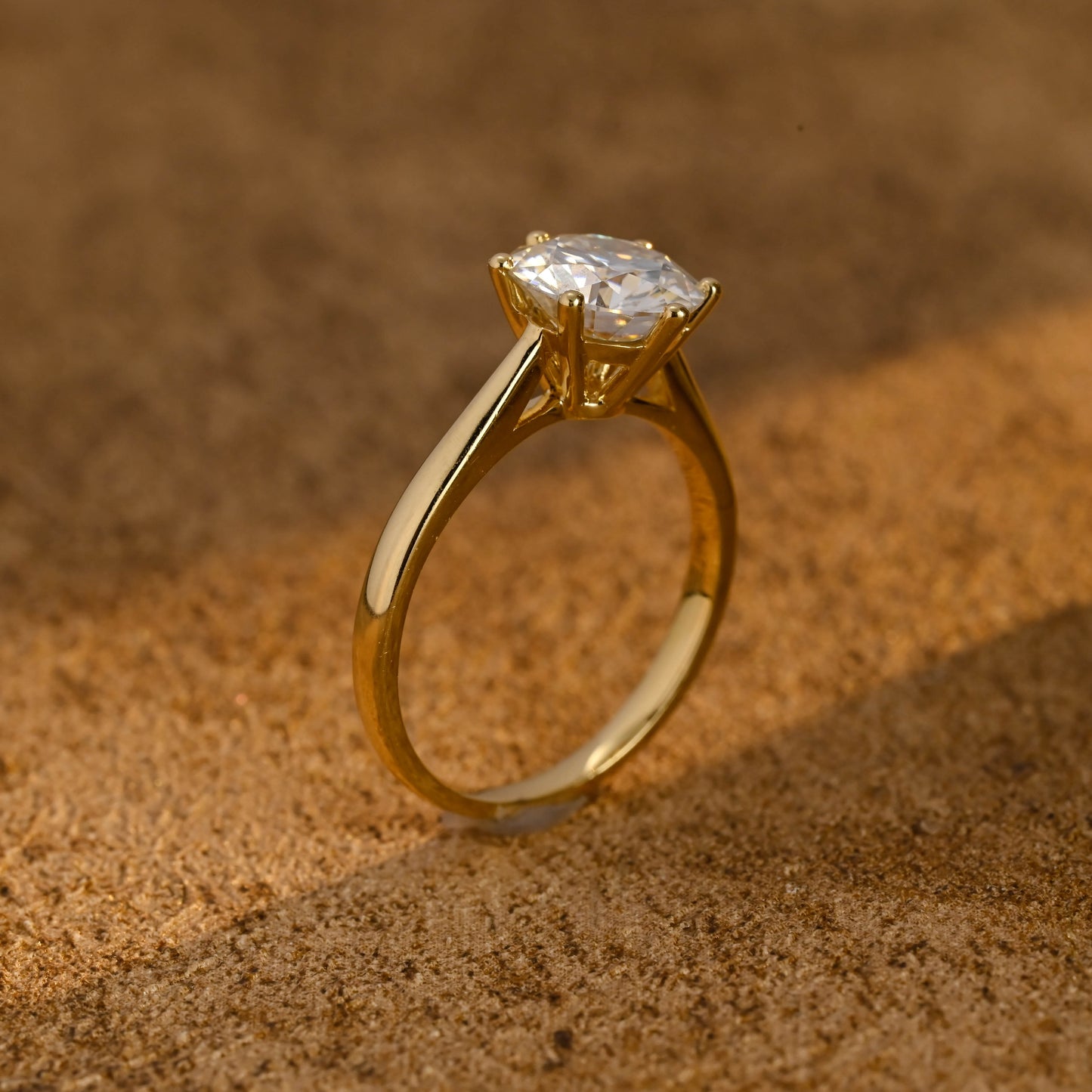 round-cut-lab-grown-diamond-engagement-ring-wedding-ring