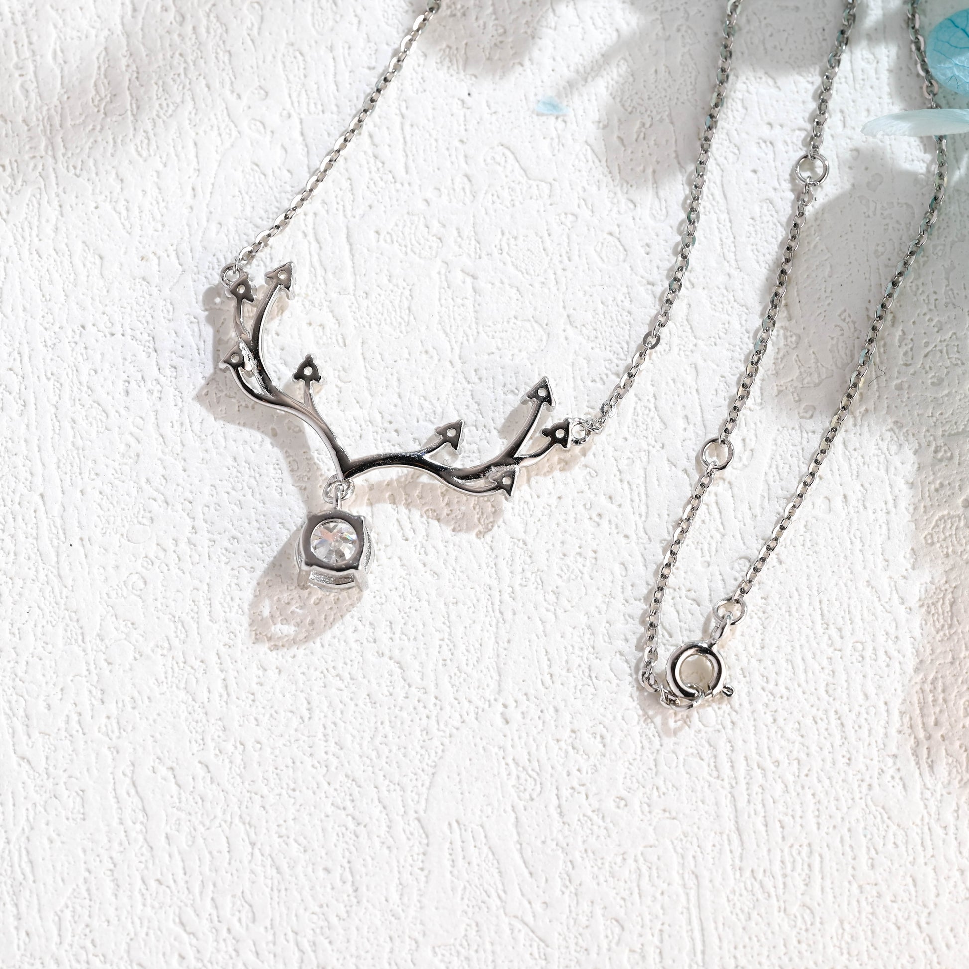 round-cut-moissanite-necklace-deer-horn-pendant