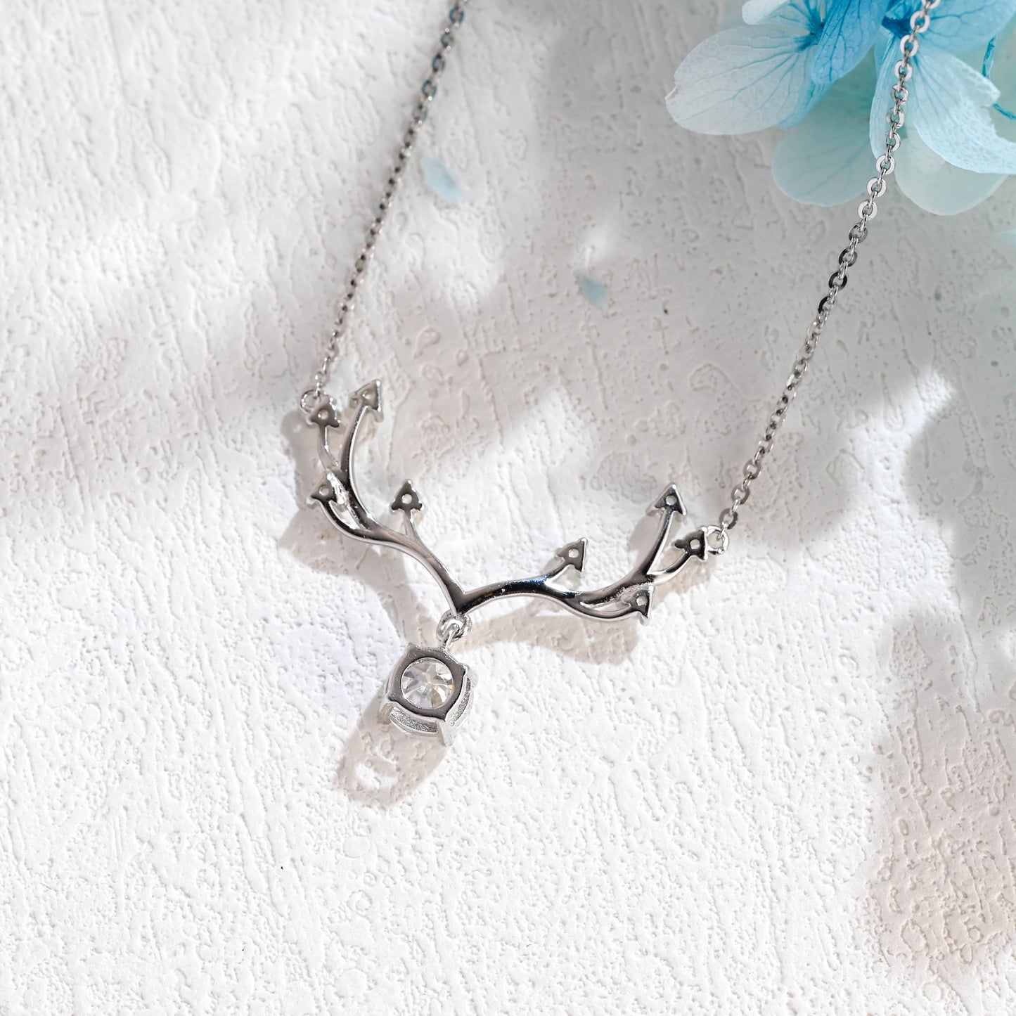 round-cut-moissanite-necklace-deer-horn-pendant