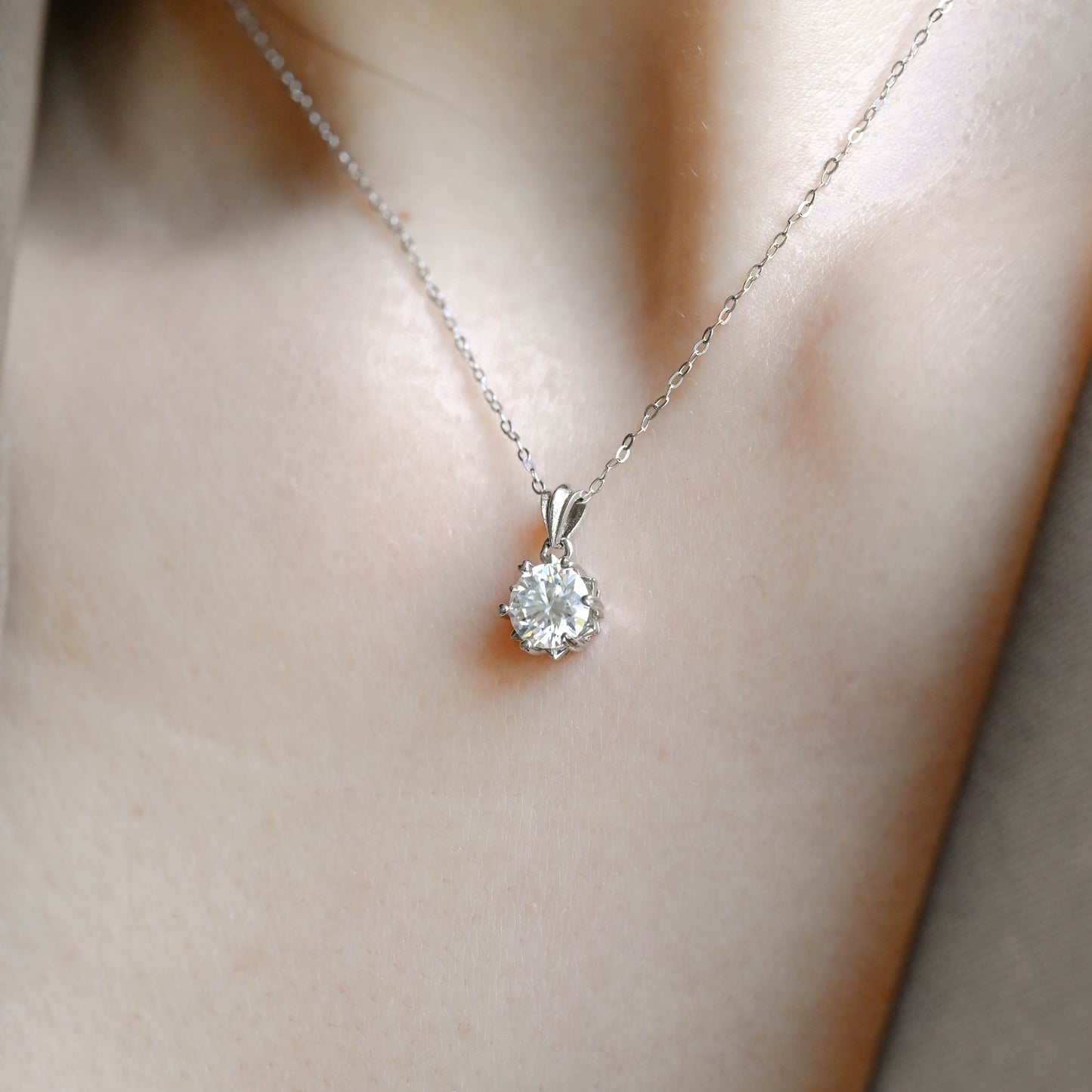 solitaire-round-cut-moissanite-pendant-snowflake-necklace