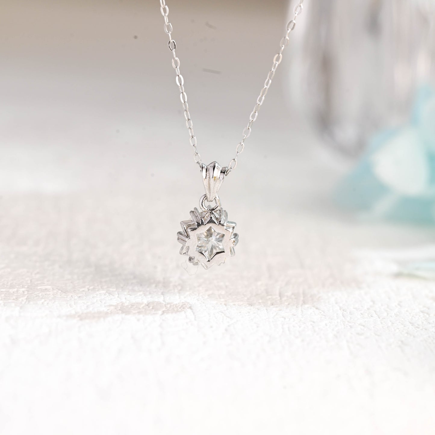 solitaire-round-cut-moissanite-pendant-snowflake-necklace