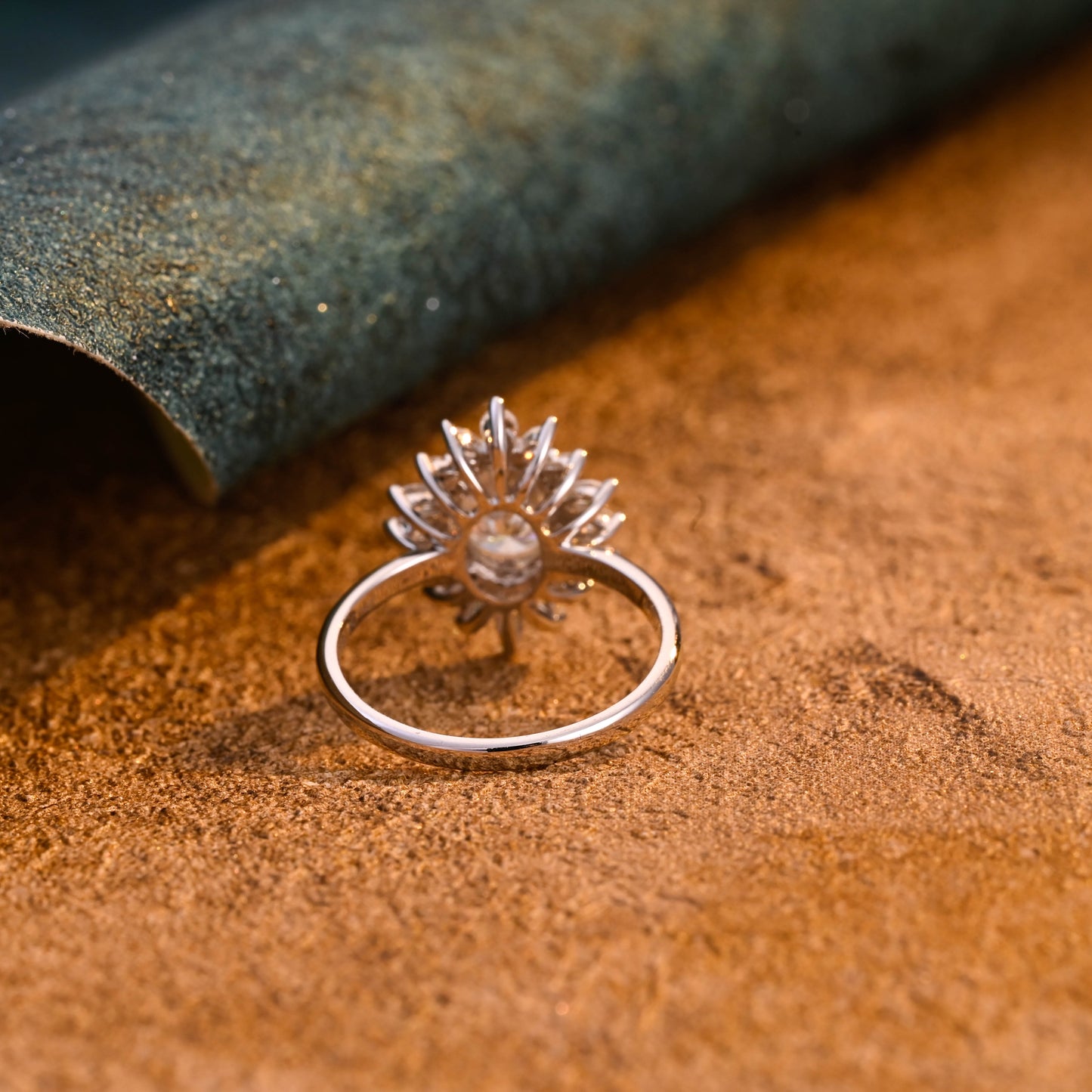 starburst-oval-cut-lab-grown-diamond-wedding-ring-engagement-ring