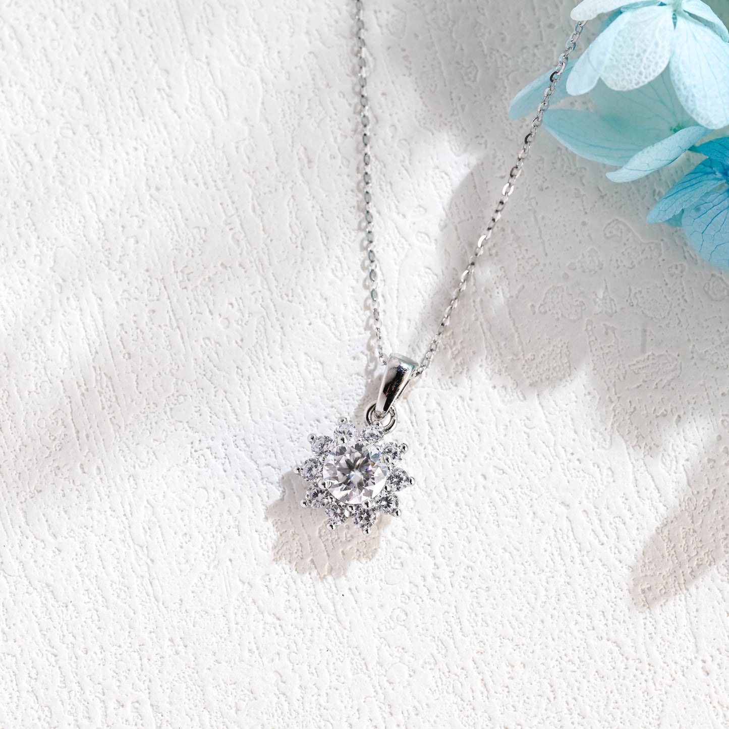 round-cut-sunflower-moissanite-pendant-necklace-halo-pendant