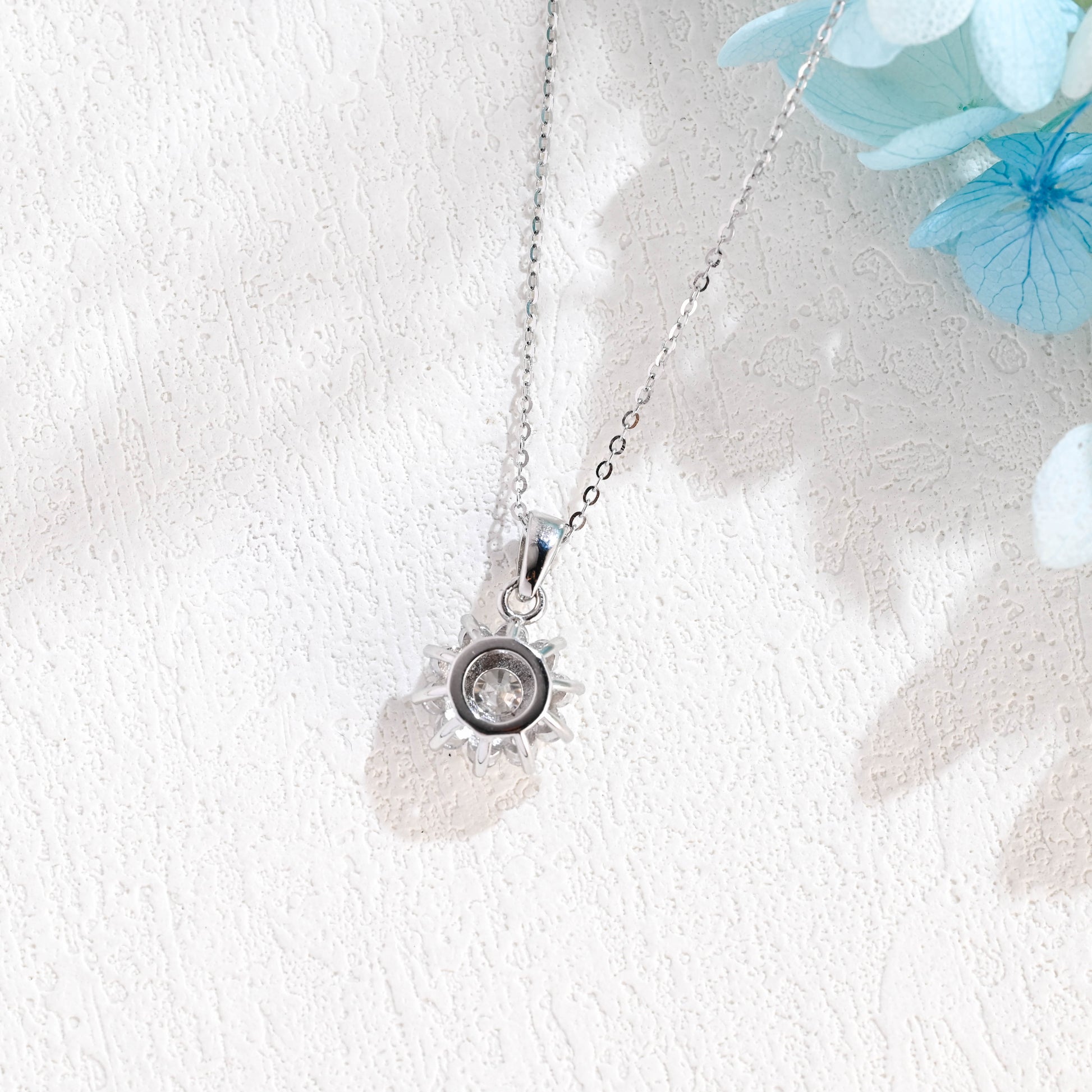 round-cut-sunflower-moissanite-pendant-necklace-halo-pendant