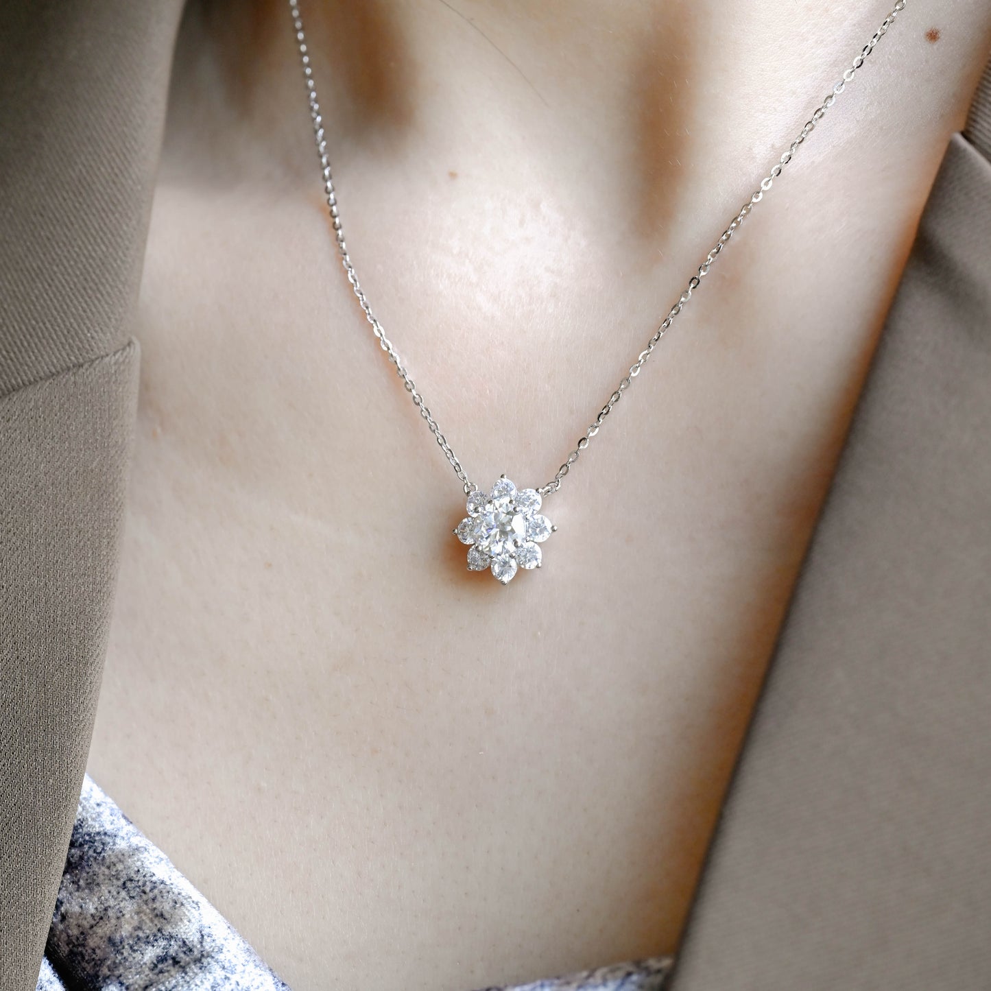 round-cut-moissanite-pendant-flower-necklace